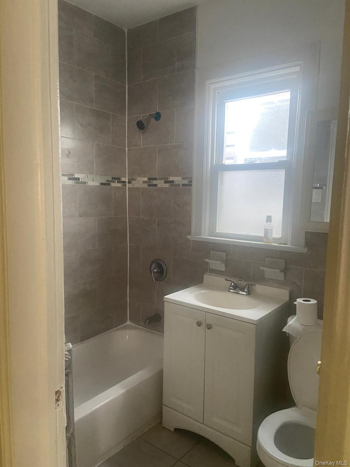 Single Family St Bronx, NY 10466, MLS-1048124-2