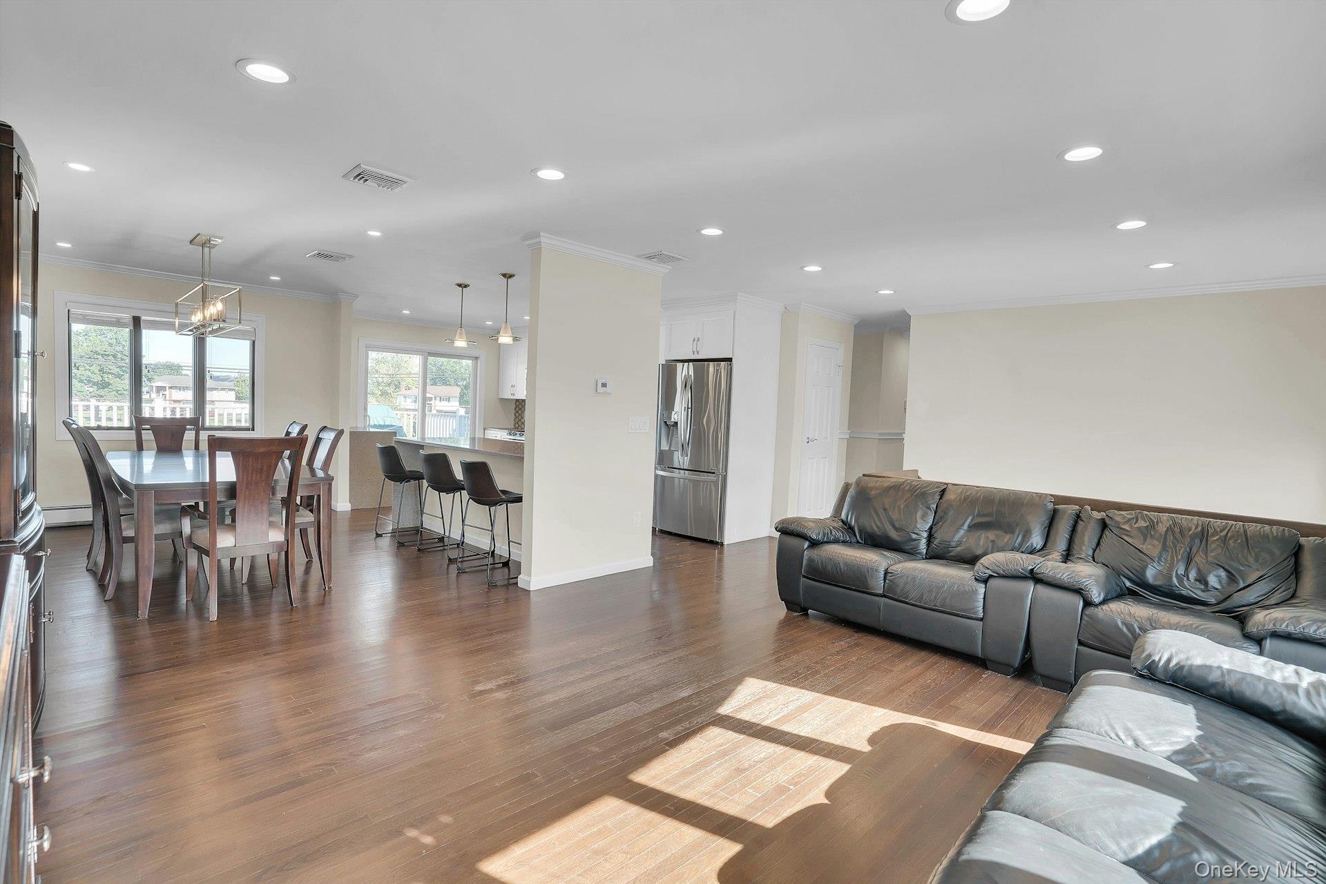 Single Family Heather Crescent Suffolk County, NY 11725, MLS-1048174-12