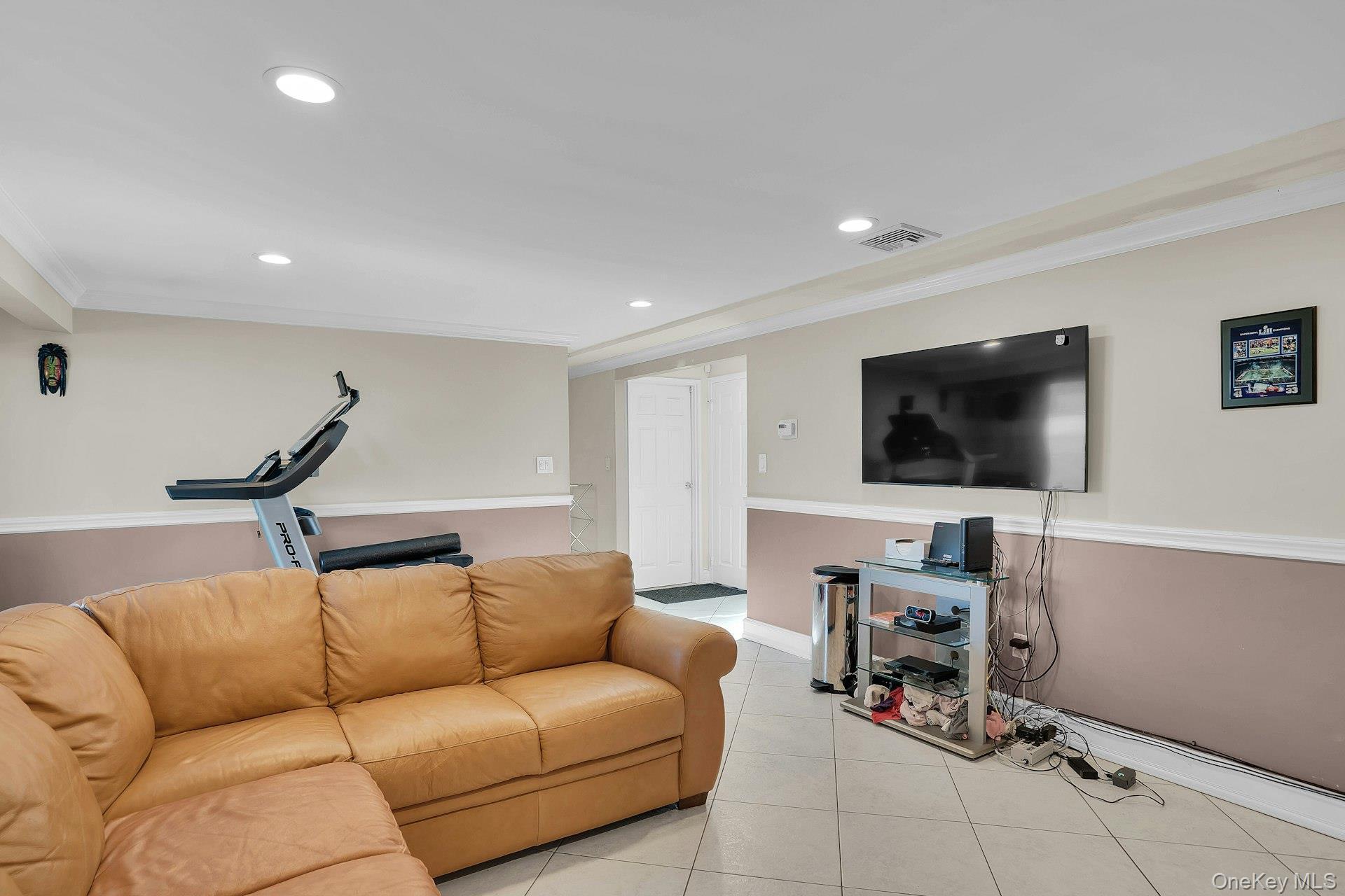 Single Family Heather Crescent Suffolk County, NY 11725, MLS-1048174-34