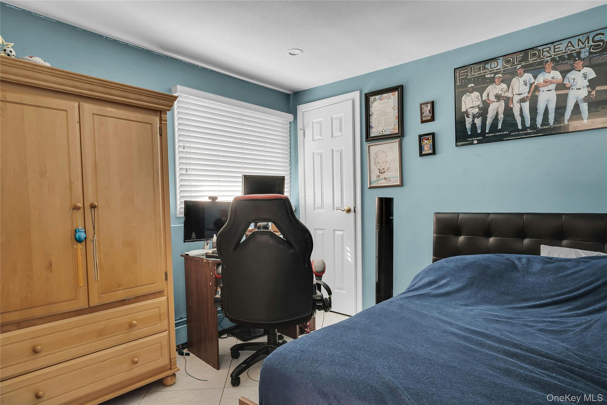 Single Family Heather Crescent Suffolk County, NY 11725, MLS-1048174-35