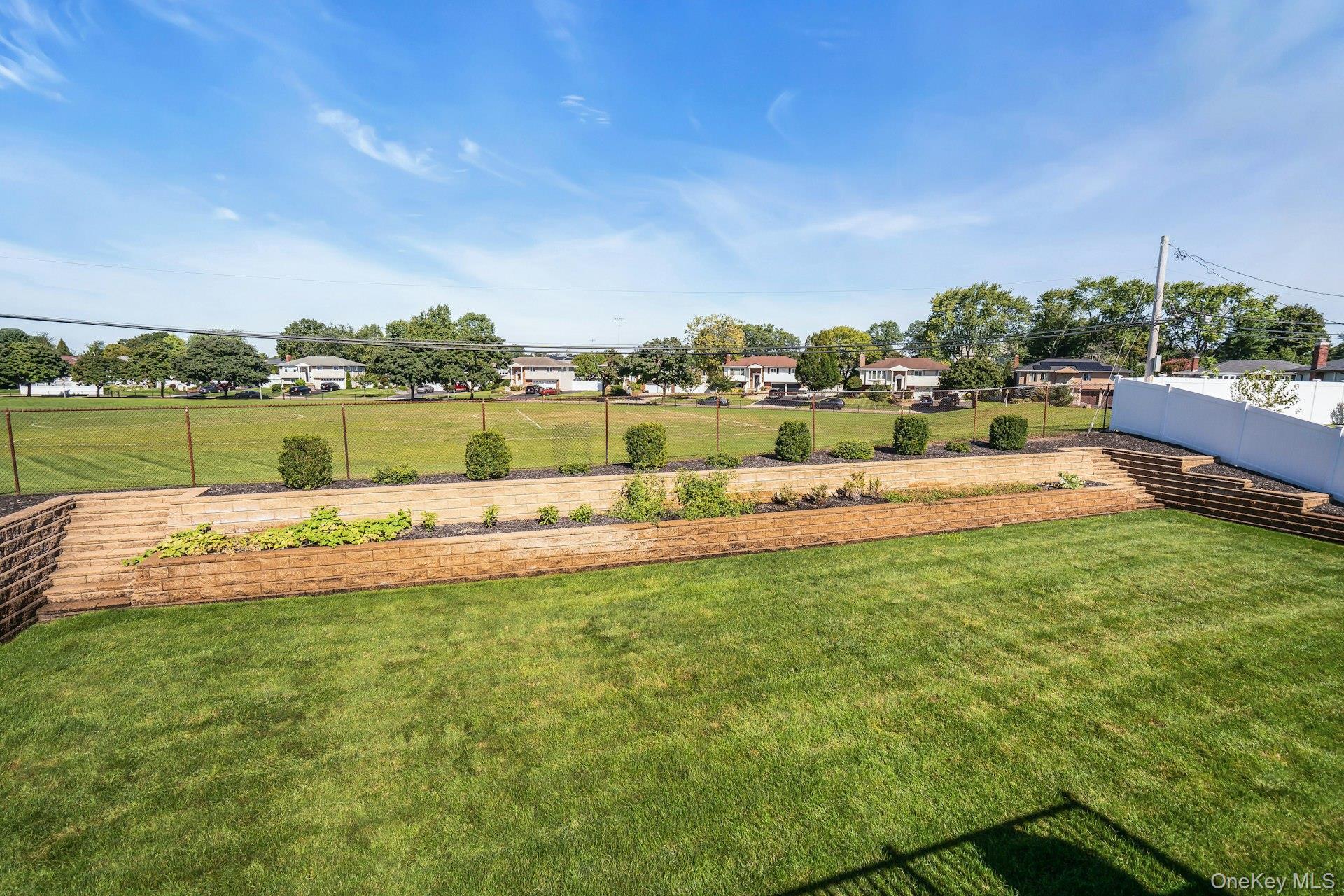Single Family Heather Crescent Suffolk County, NY 11725, MLS-1048174-37