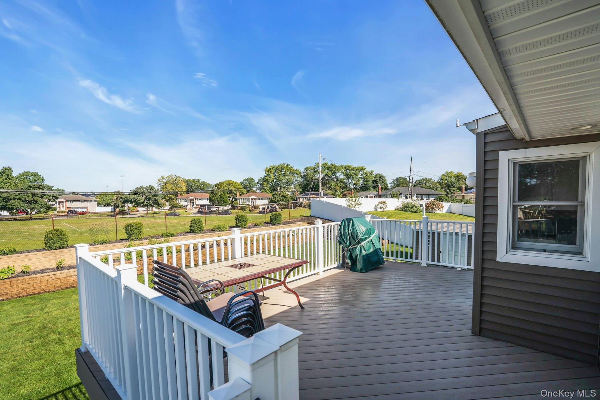 Single Family Heather Crescent Suffolk County, NY 11725, MLS-1048174-41