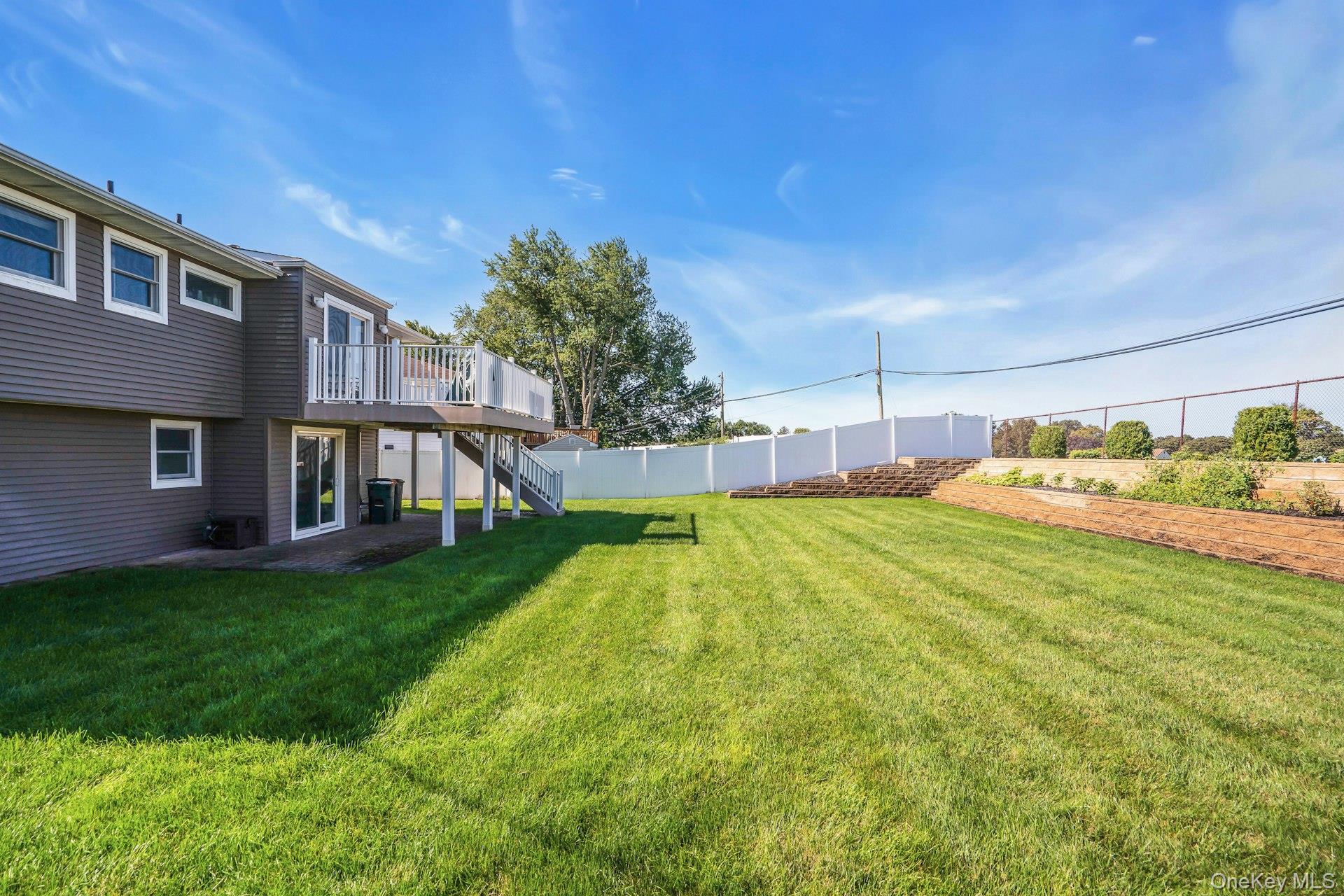 Single Family Heather Crescent Suffolk County, NY 11725, MLS-1048174-42