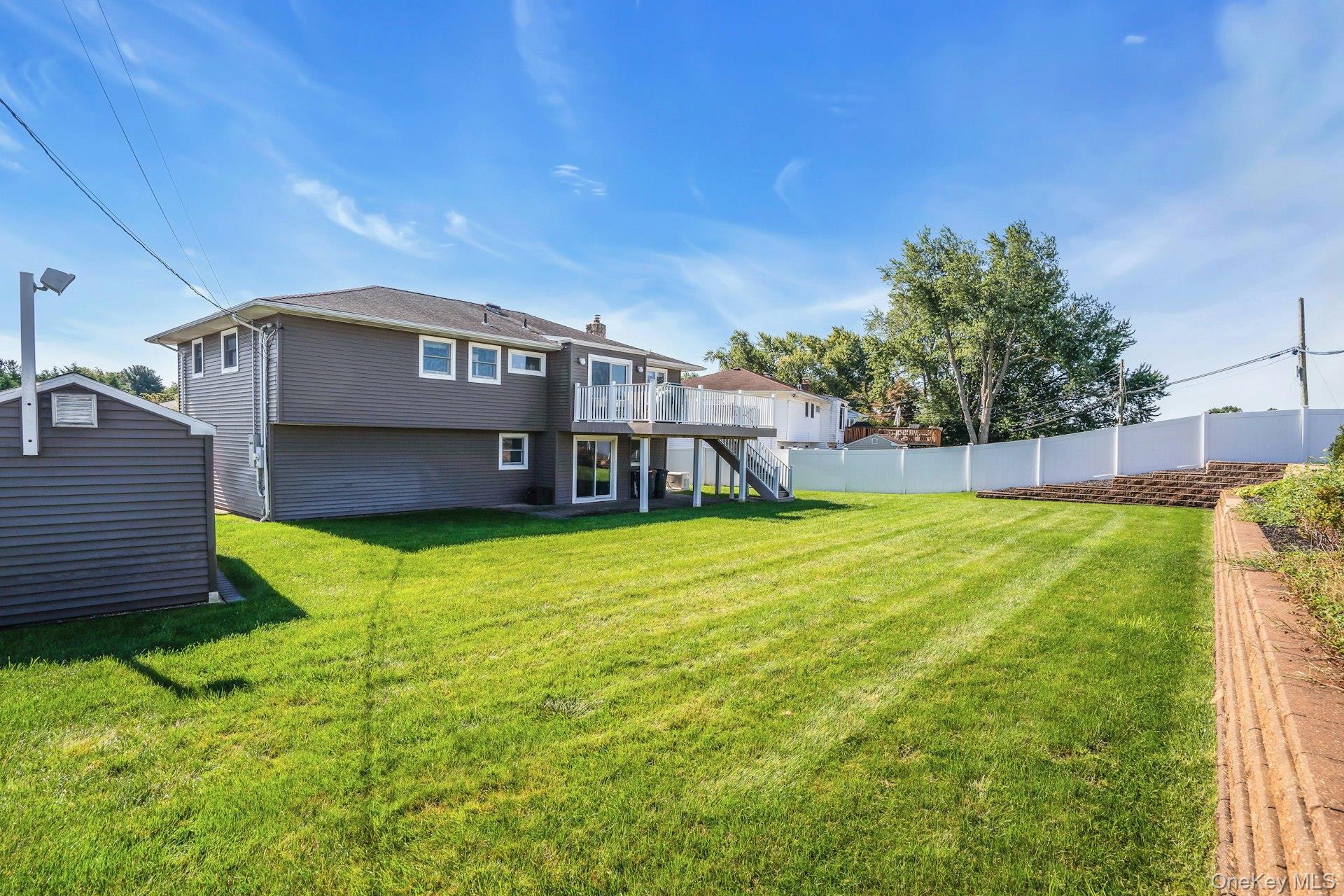 Single Family Heather Crescent Suffolk County, NY 11725, MLS-1048174-43
