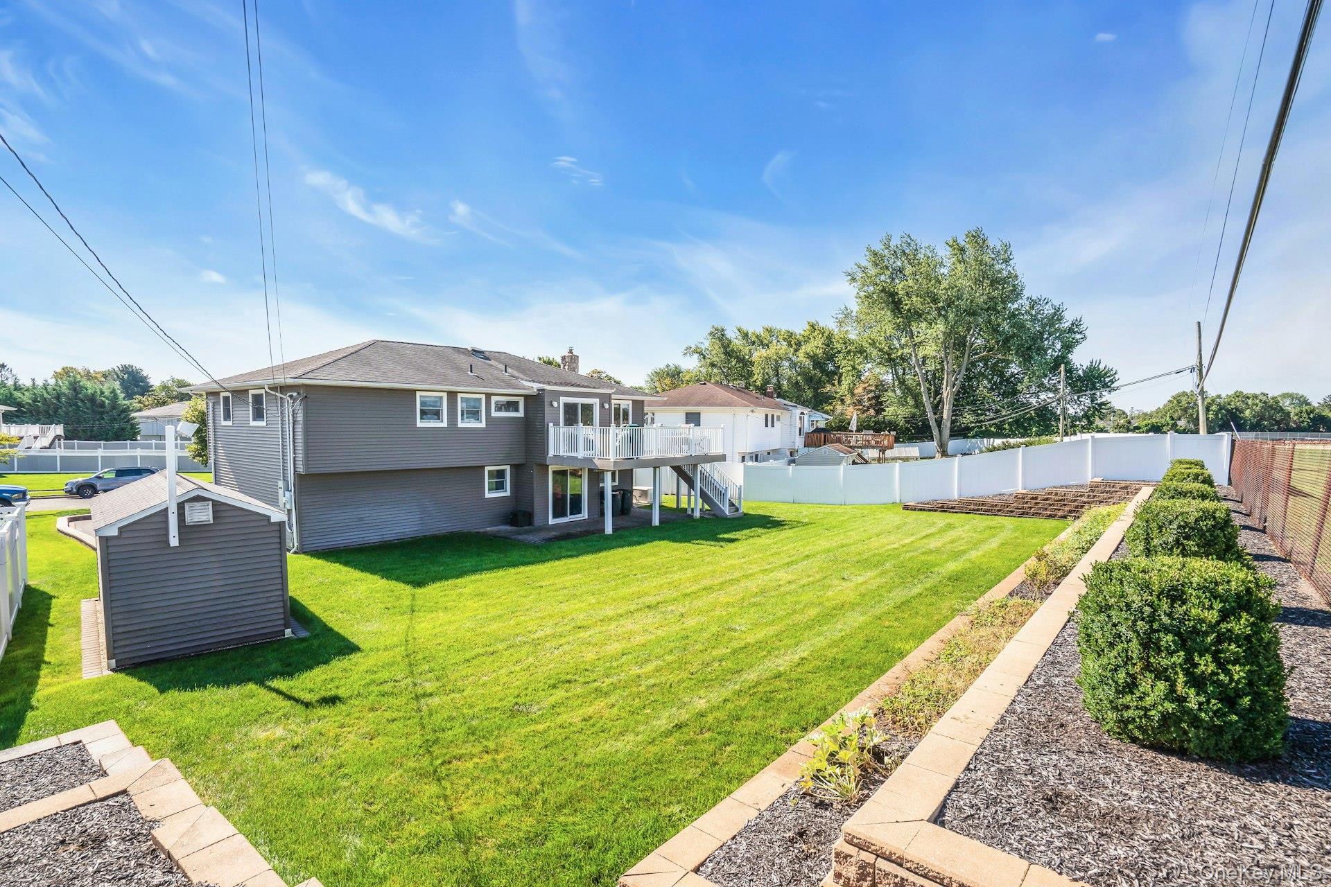 Single Family Heather Crescent Suffolk County, NY 11725, MLS-1048174-45