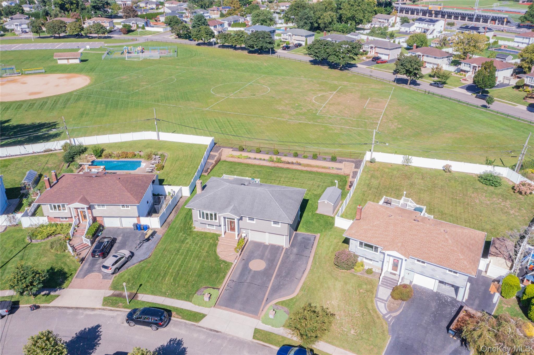 Single Family Heather Crescent Suffolk County, NY 11725, MLS-1048174-48