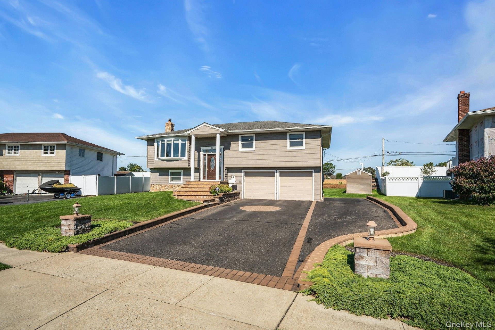 Single Family Heather Crescent Suffolk County, NY 11725, MLS-1048174-5