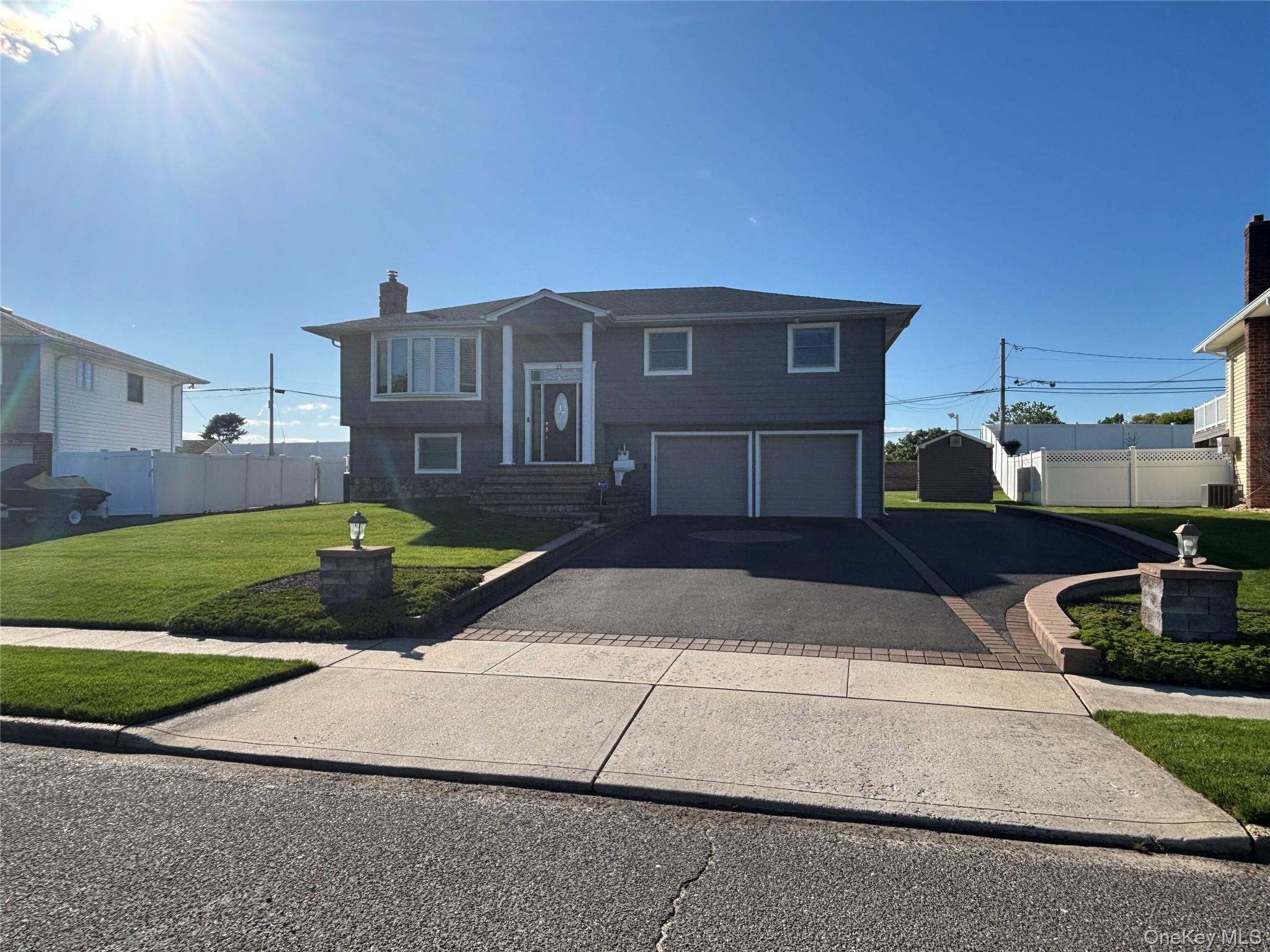 Single Family Heather Crescent Suffolk County, NY 11725, MLS-1048174-7