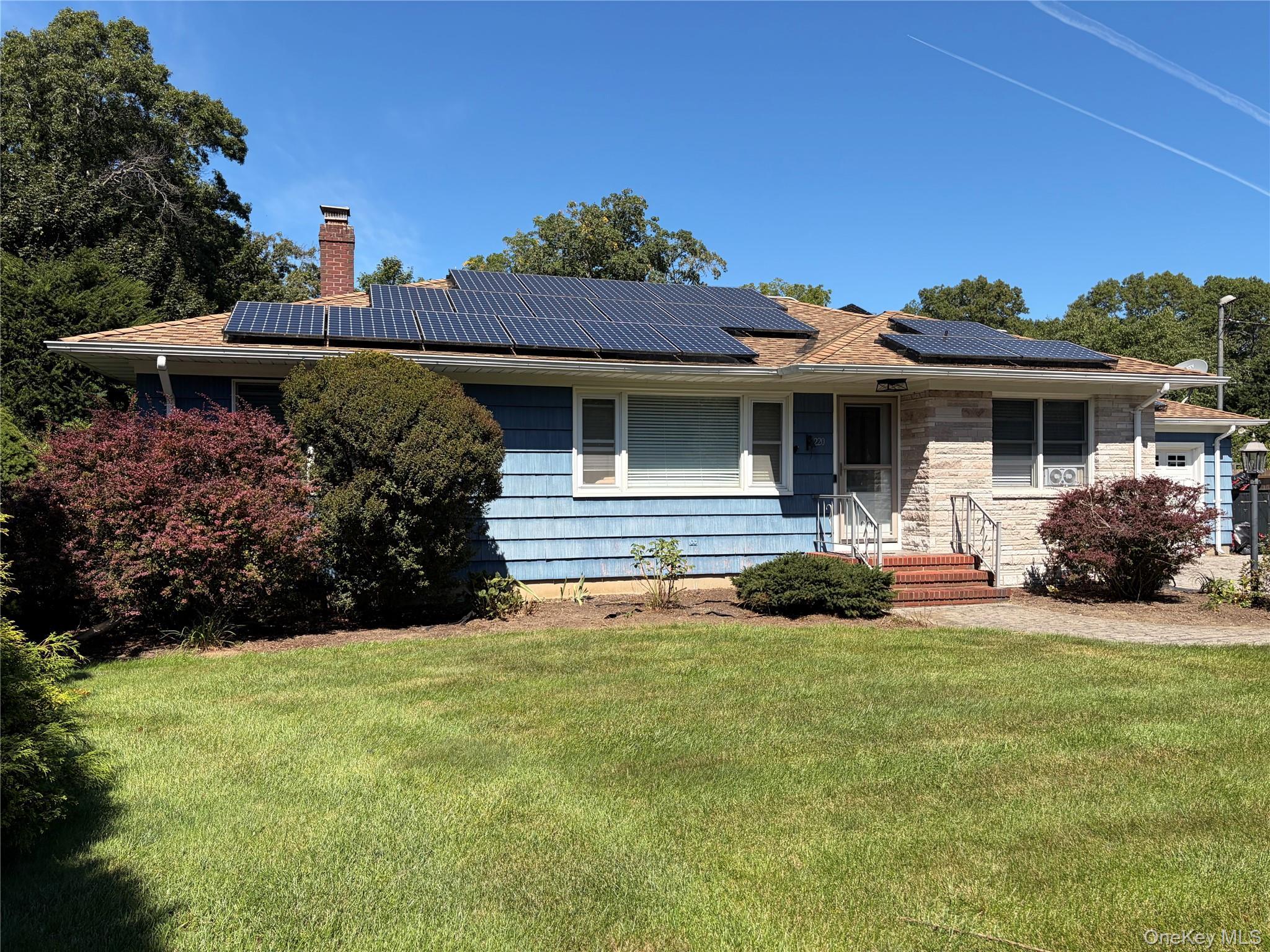 Single Family Hubbard Avenue  Suffolk County, NY 11901, MLS-1048182-2