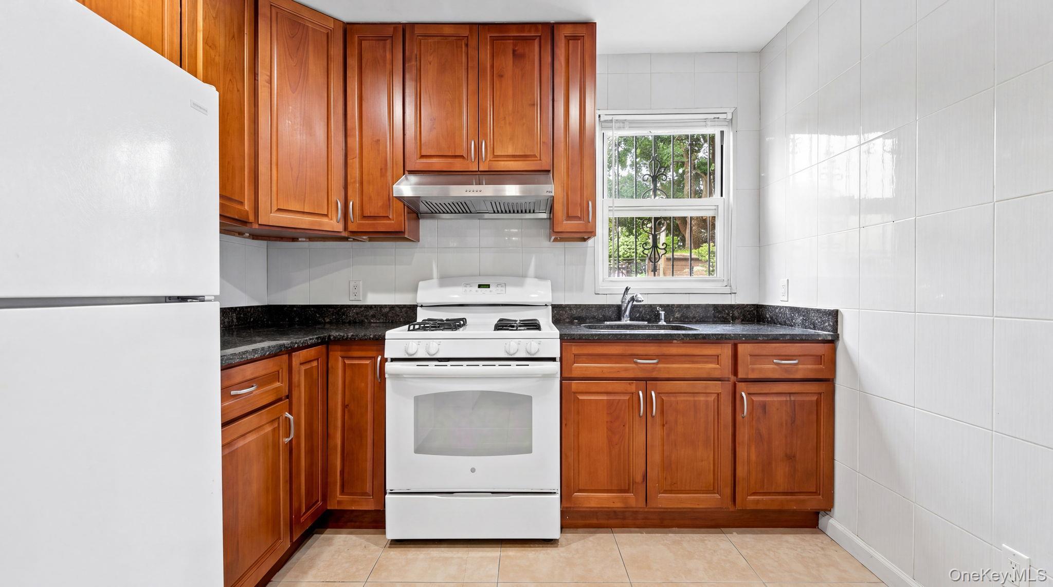 Single Family 78th Avenue Queens, NY 11366, MLS-1048204-15