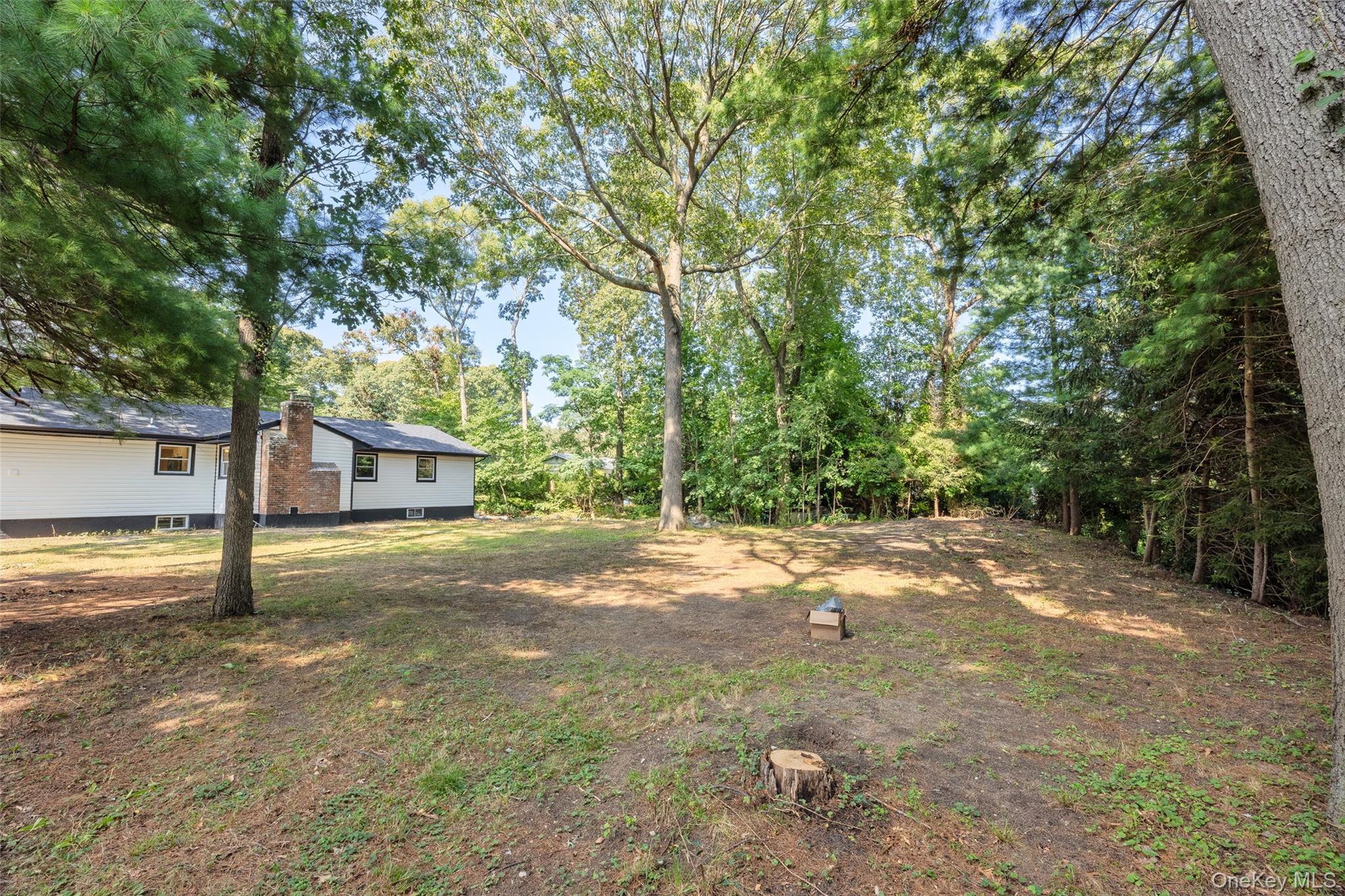 Single Family Camelot Lane Suffolk County, NY 11733, MLS-1048233-13