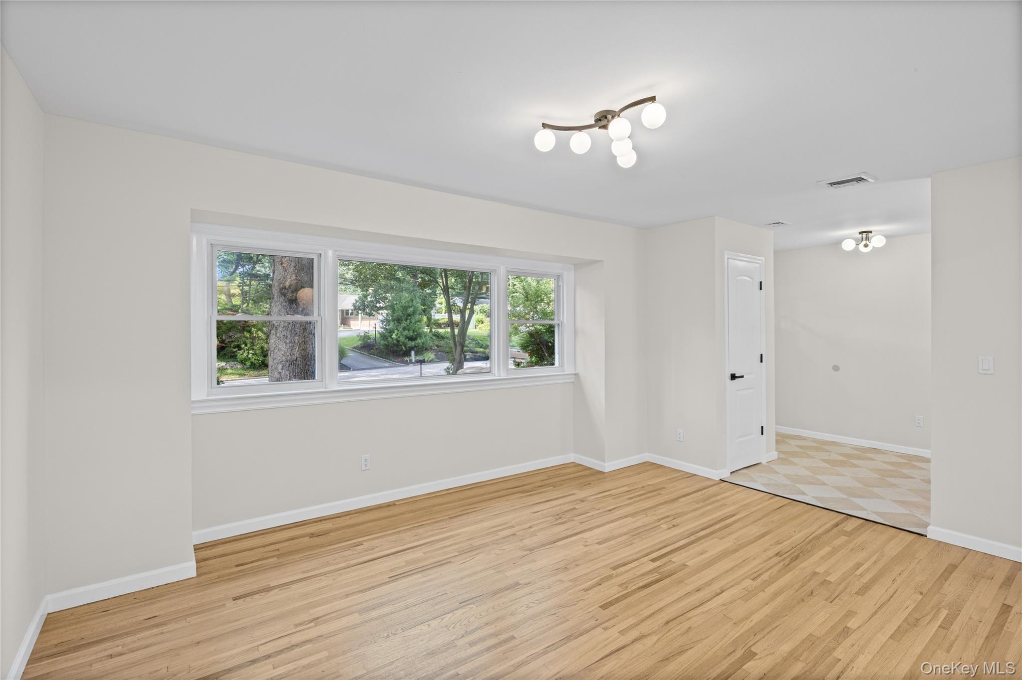 Single Family Camelot Lane Suffolk County, NY 11733, MLS-1048233-15