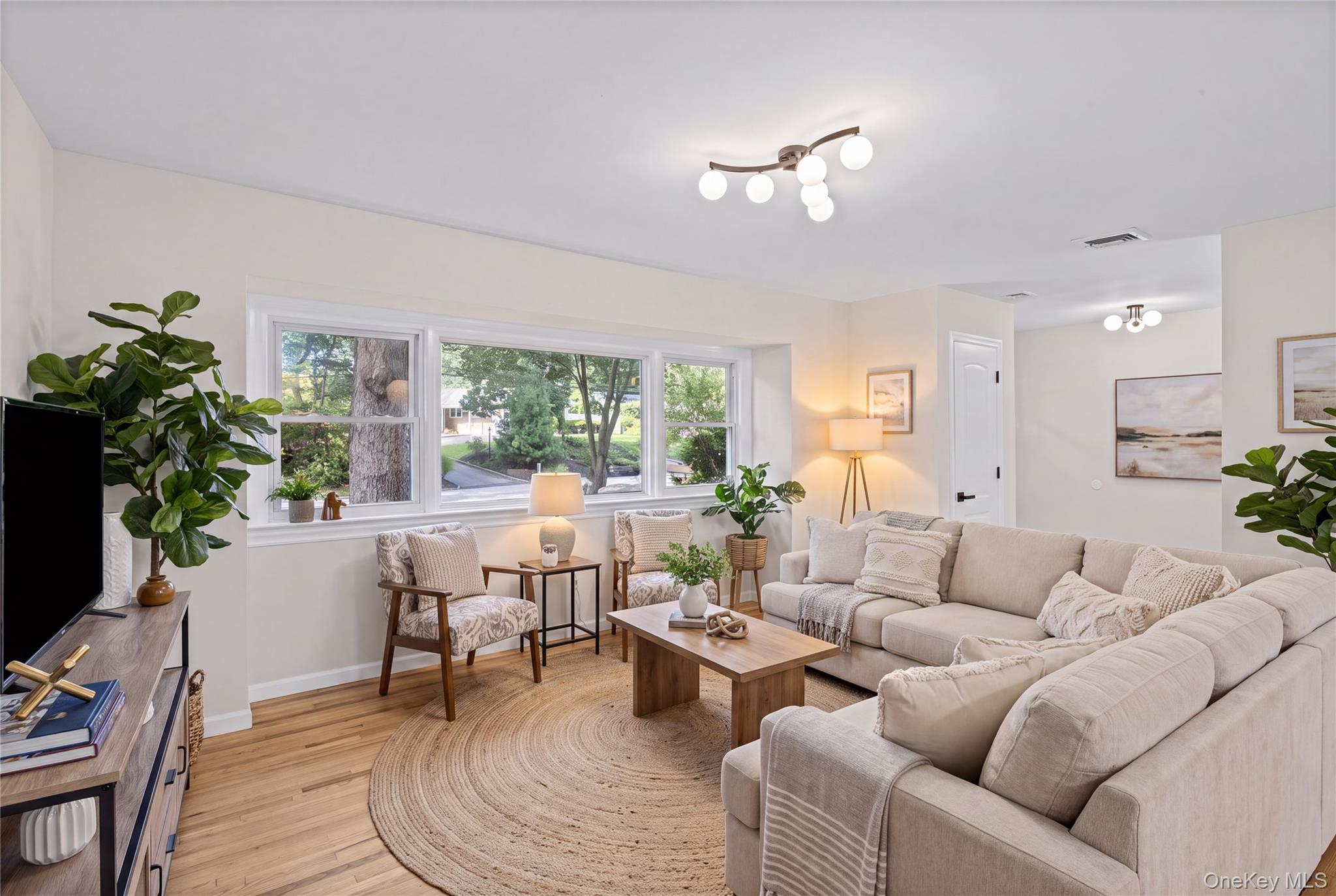 Single Family Camelot Lane Suffolk County, NY 11733, MLS-1048233-16