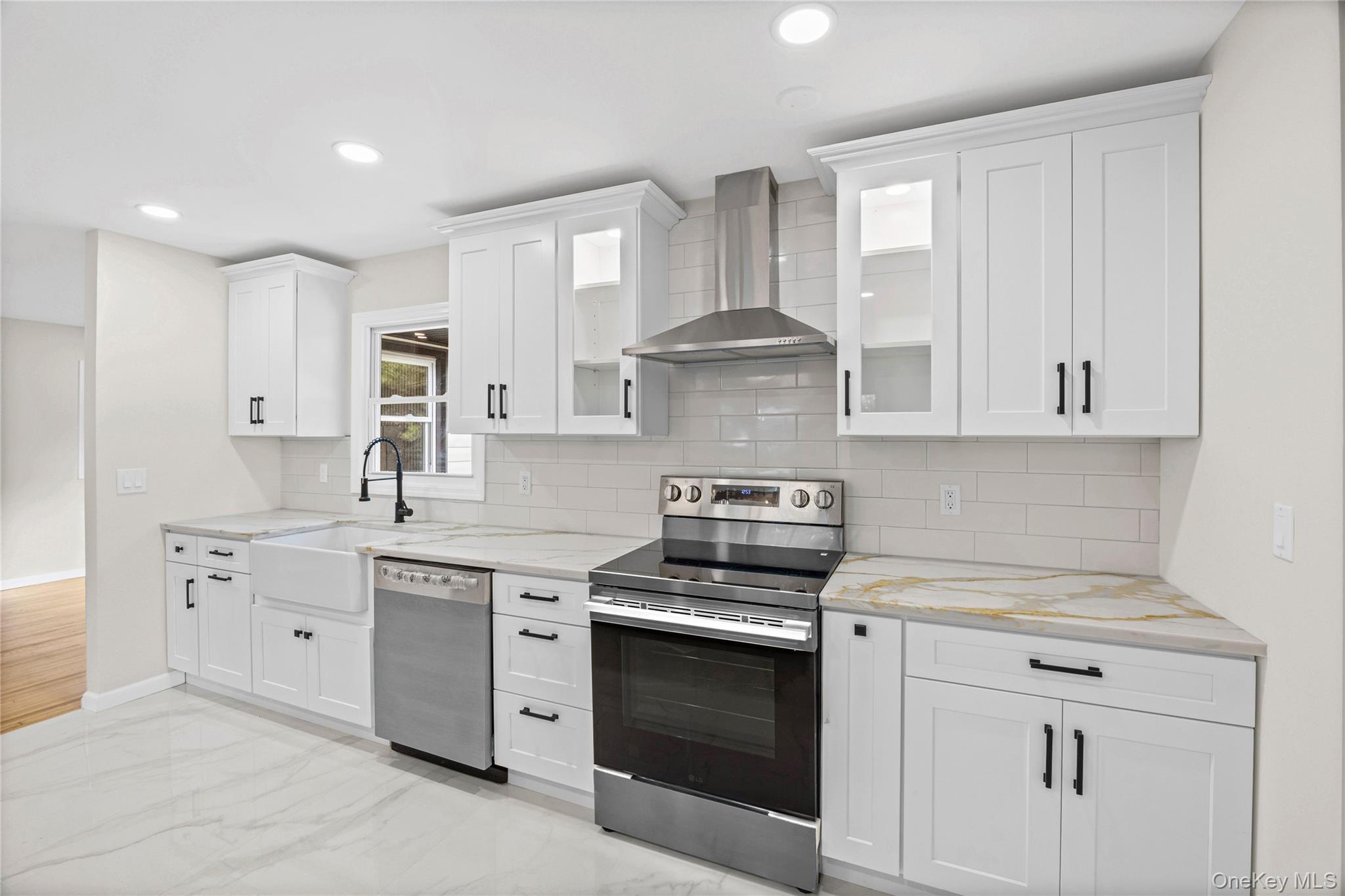Single Family Camelot Lane Suffolk County, NY 11733, MLS-1048233-17