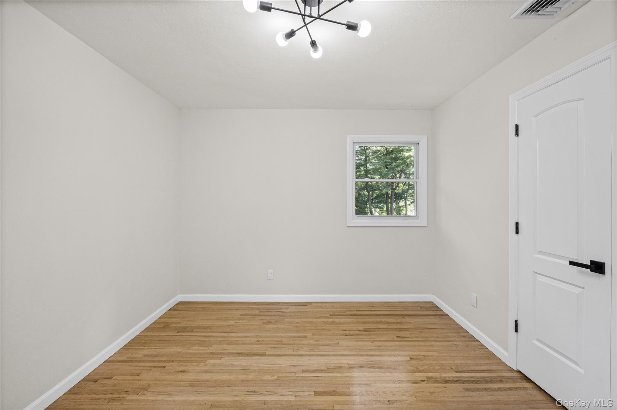 Single Family Camelot Lane Suffolk County, NY 11733, MLS-1048233-31