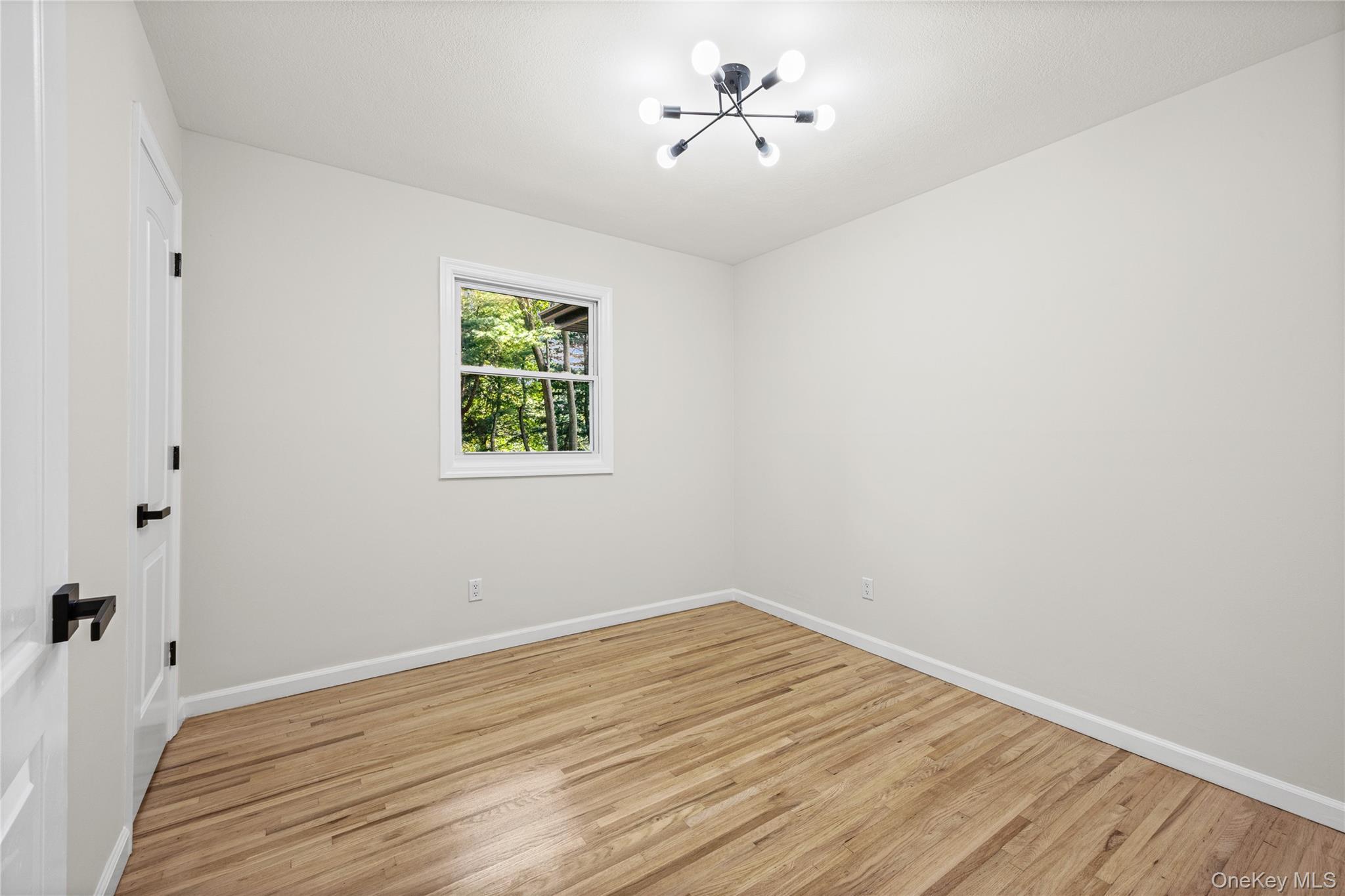 Single Family Camelot Lane Suffolk County, NY 11733, MLS-1048233-34