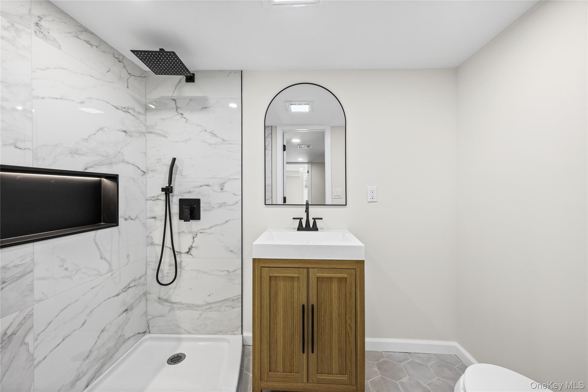 Single Family Camelot Lane Suffolk County, NY 11733, MLS-1048233-36