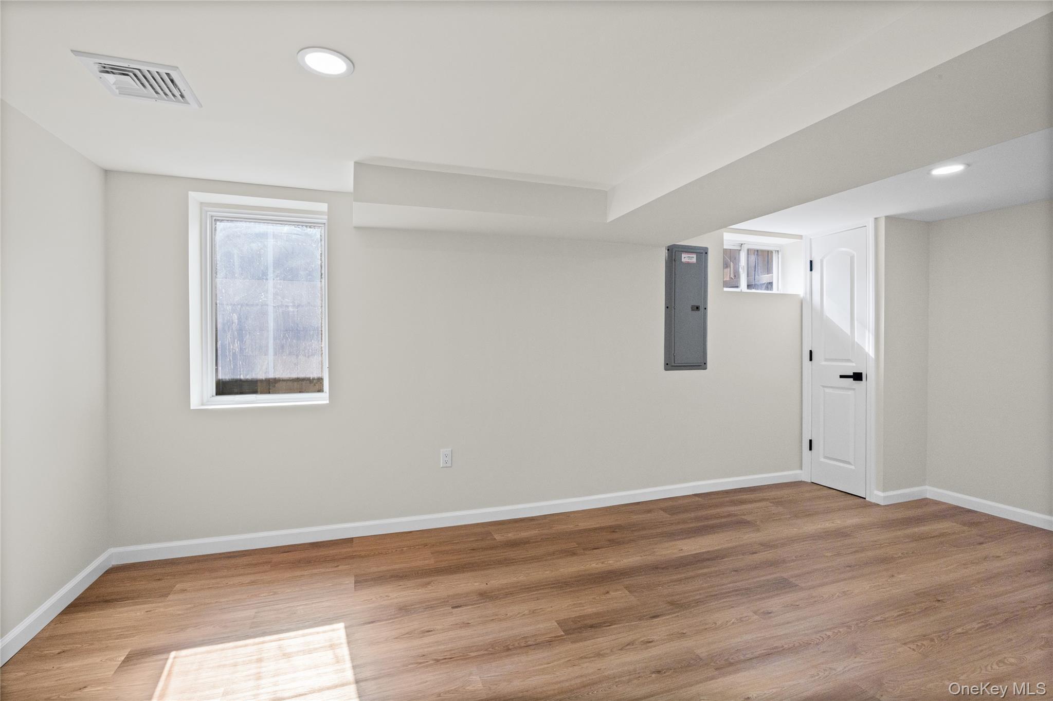Single Family Camelot Lane Suffolk County, NY 11733, MLS-1048233-38