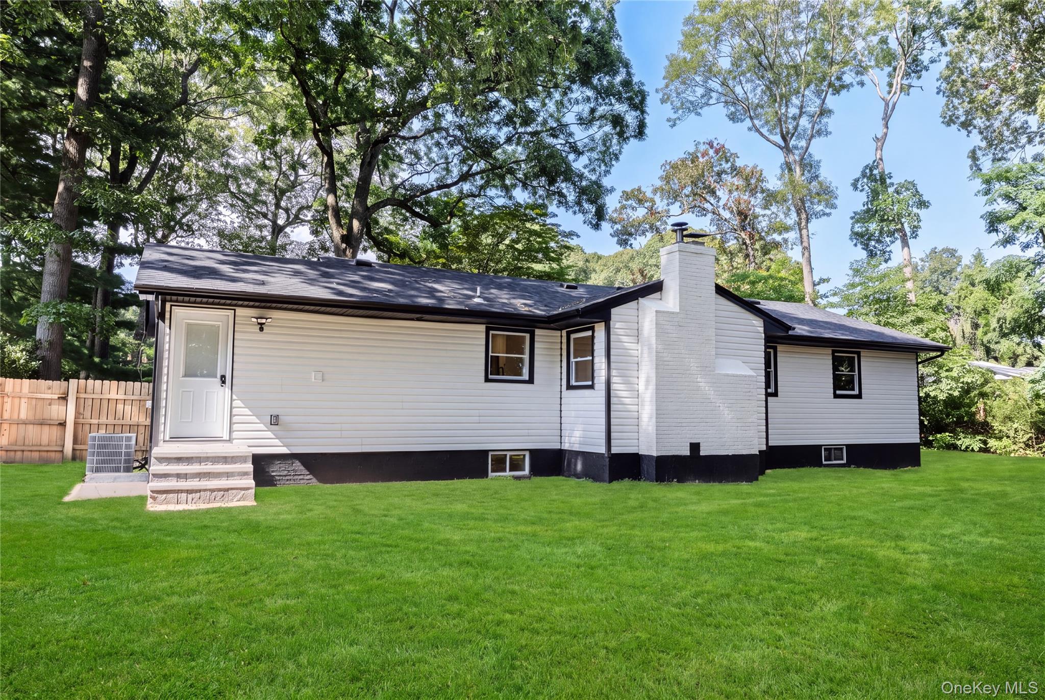 Single Family Camelot Lane Suffolk County, NY 11733, MLS-1048233-41