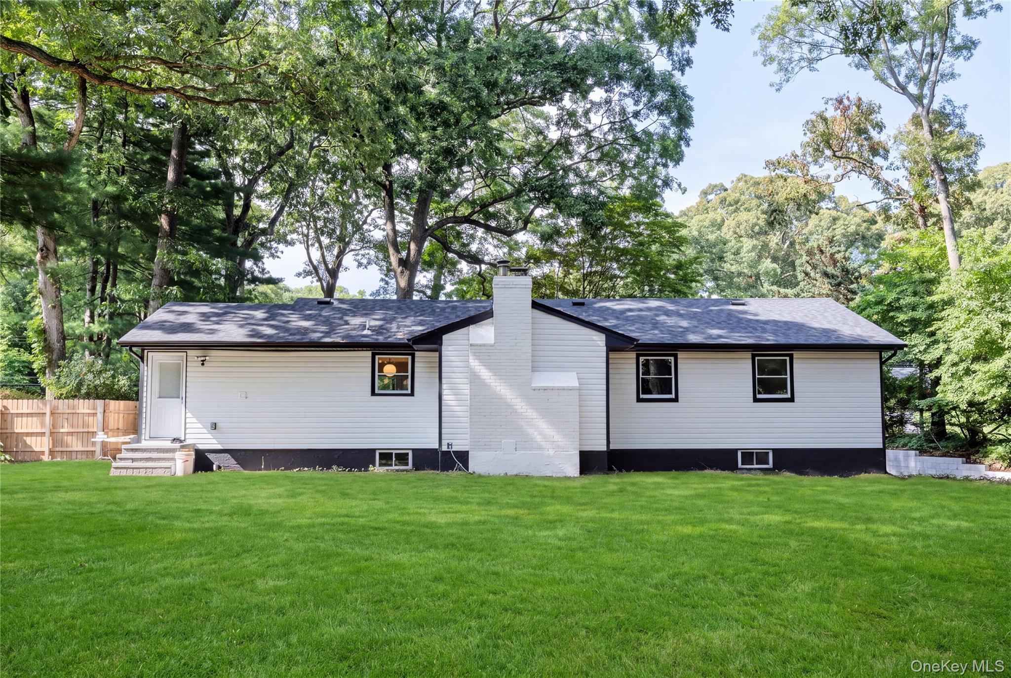 Single Family Camelot Lane Suffolk County, NY 11733, MLS-1048233-42