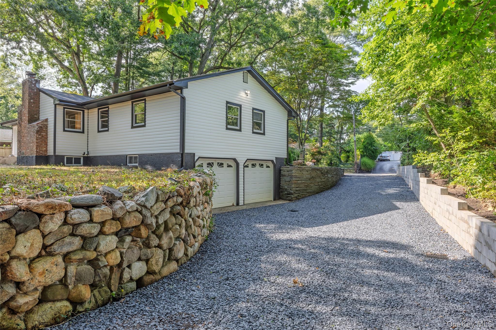 Single Family Camelot Lane Suffolk County, NY 11733, MLS-1048233-46