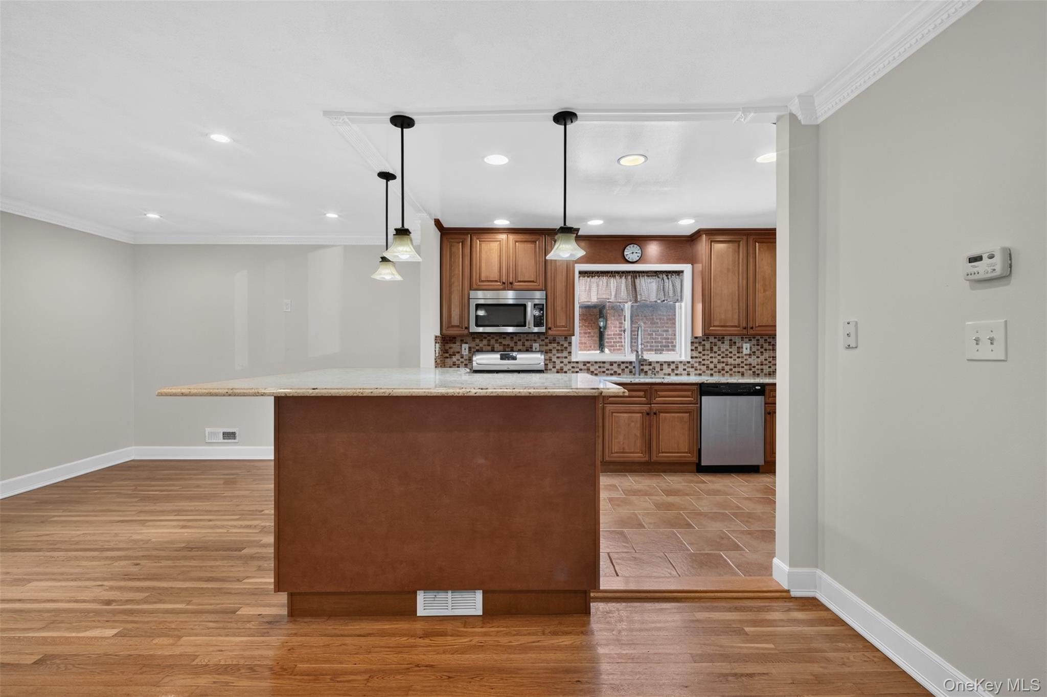 Single Family Clearview Expressway Queens, NY 11360, MLS-1048253-10
