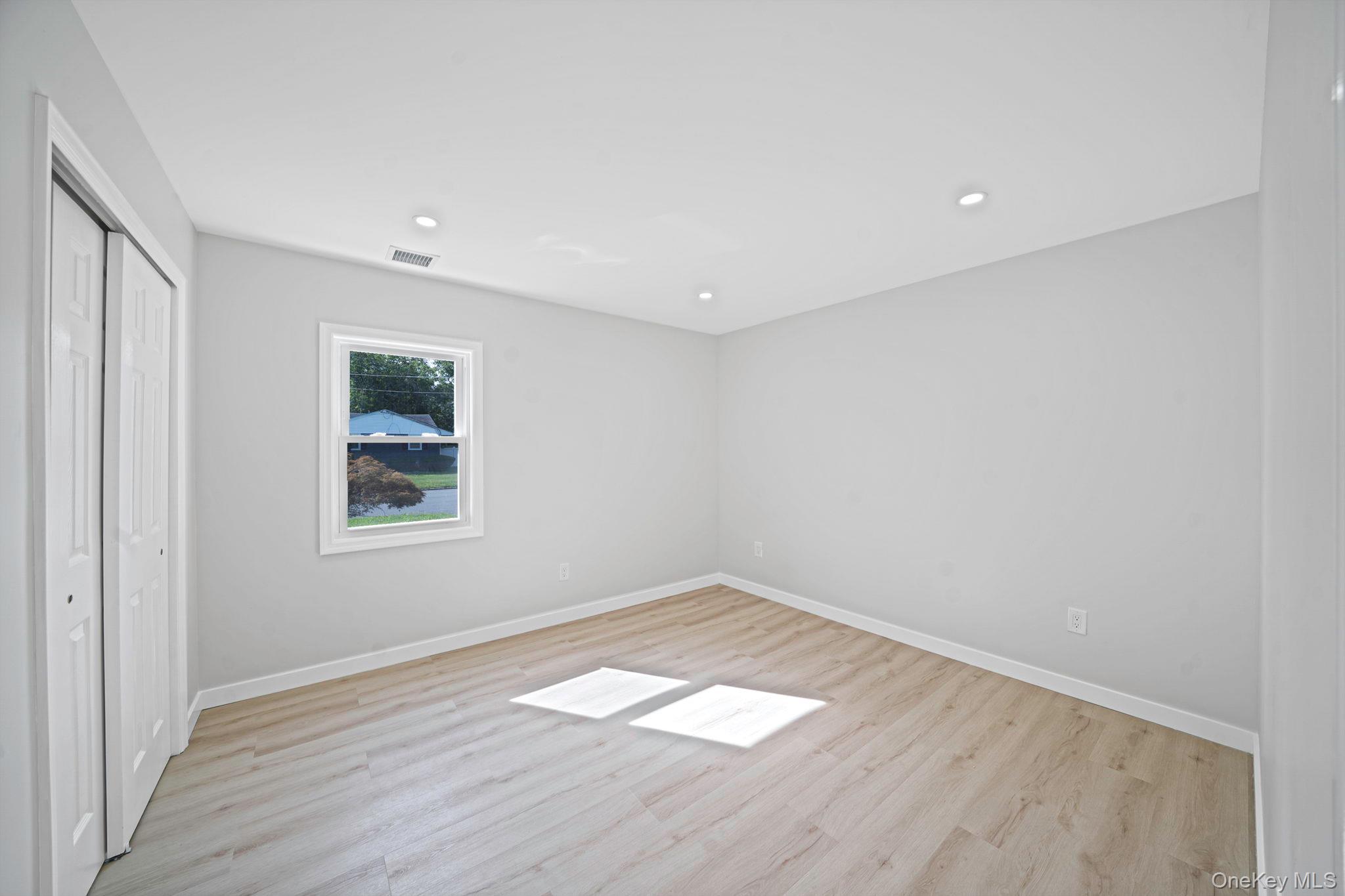 Single Family Putnam Avenue  Suffolk County, NY 11704, MLS-1048276-15