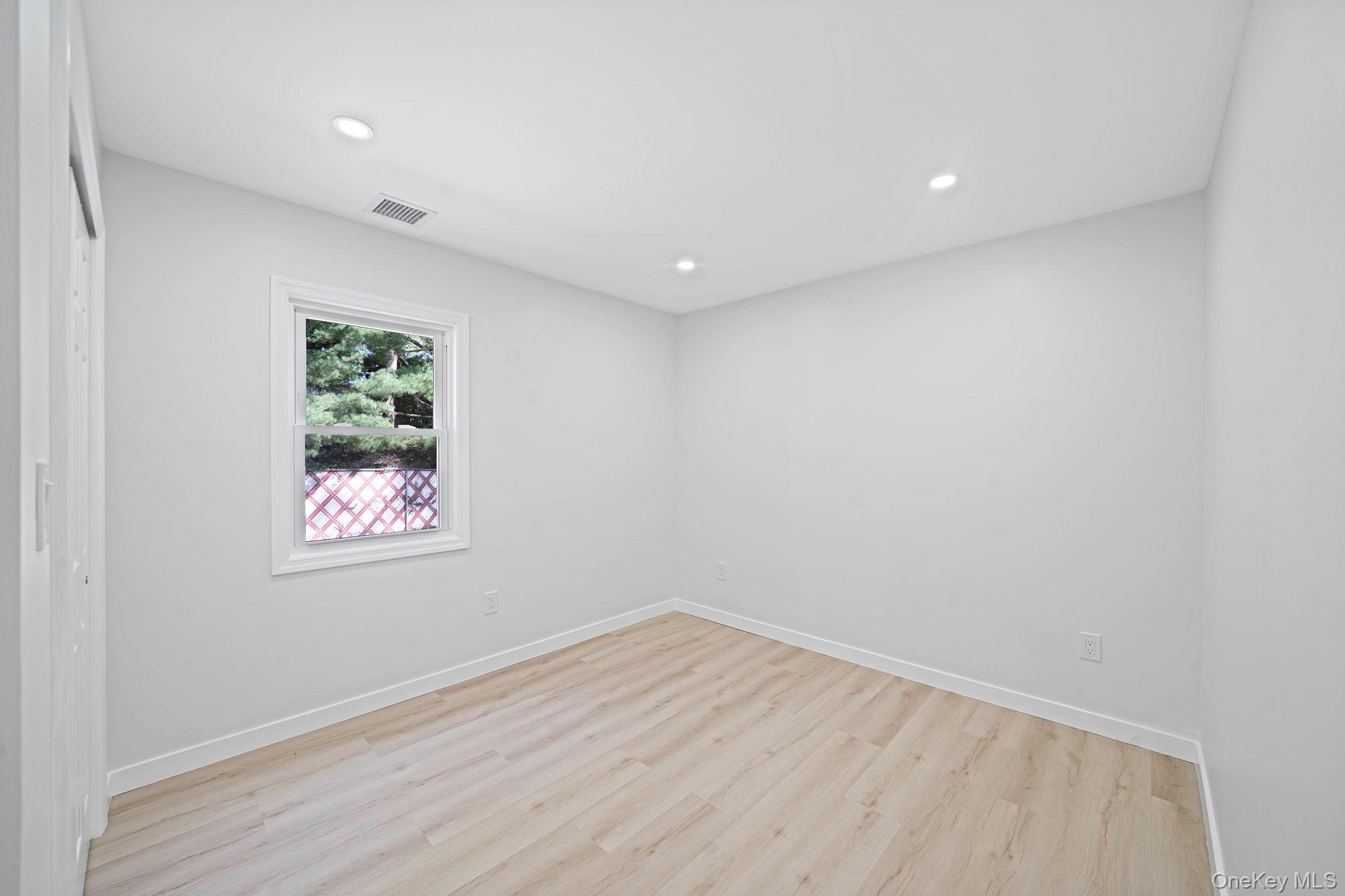 Single Family Putnam Avenue  Suffolk County, NY 11704, MLS-1048276-17