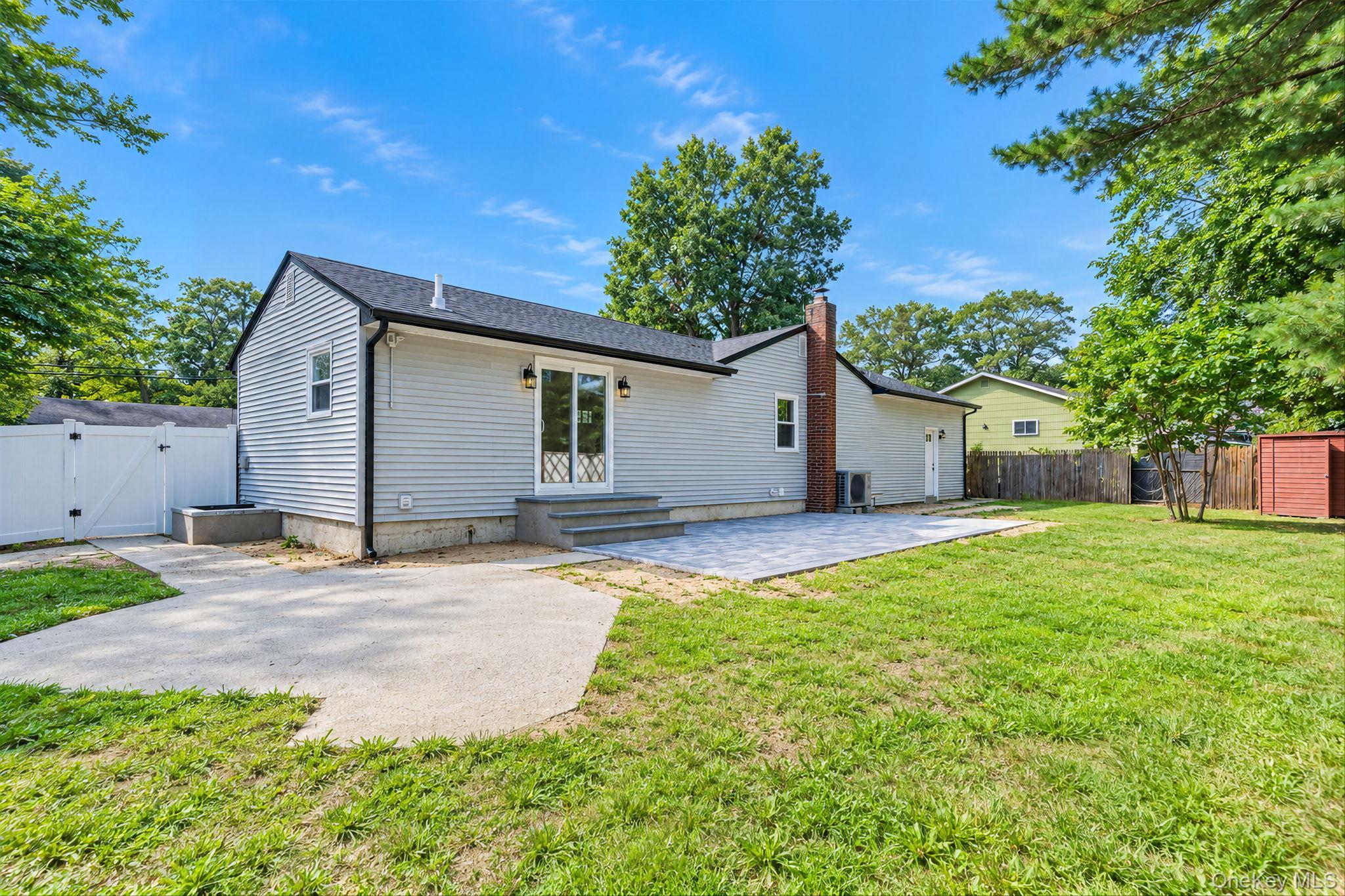 Single Family Putnam Avenue  Suffolk County, NY 11704, MLS-1048276-6