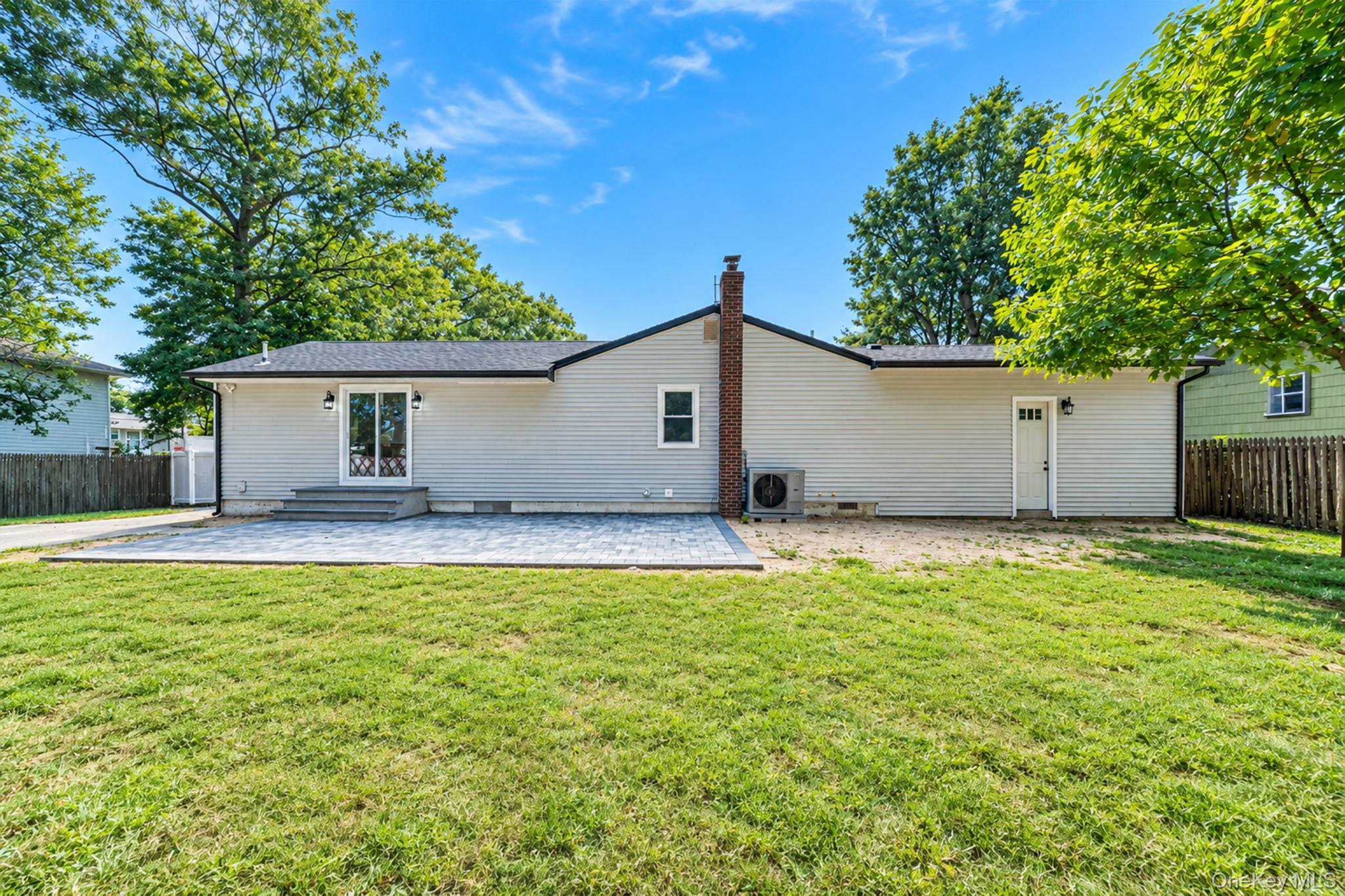 Single Family Putnam Avenue  Suffolk County, NY 11704, MLS-1048276-7