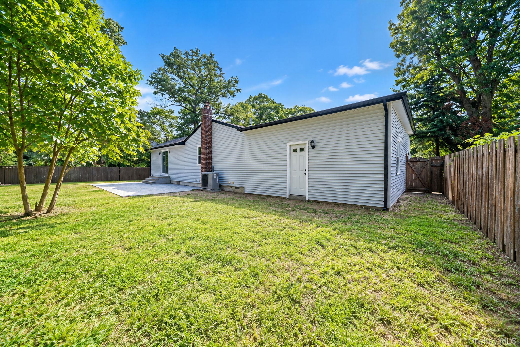 Single Family Putnam Avenue  Suffolk County, NY 11704, MLS-1048276-8