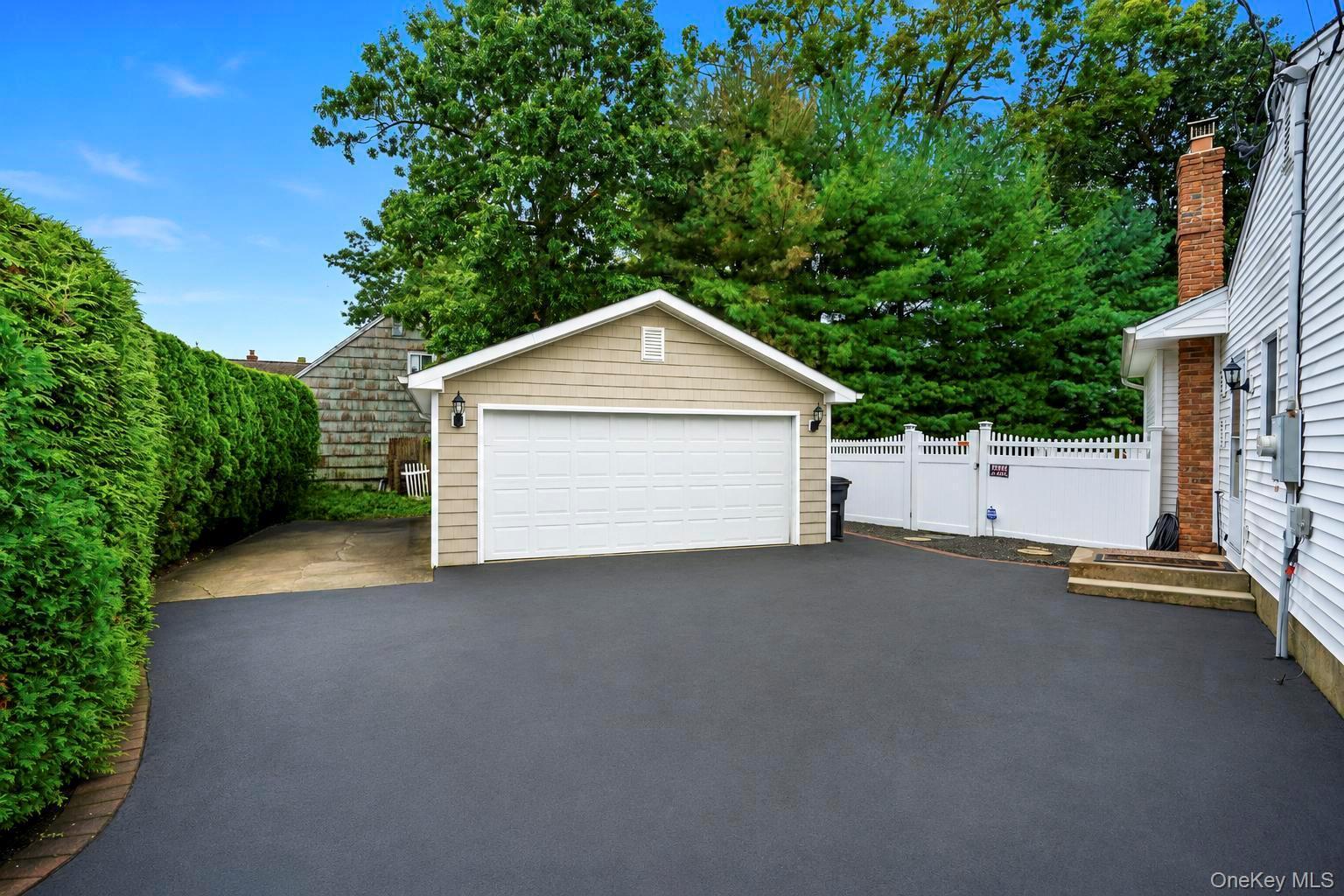 Single Family Bayview Drive  Suffolk County, NY 11769, MLS-1048277-40