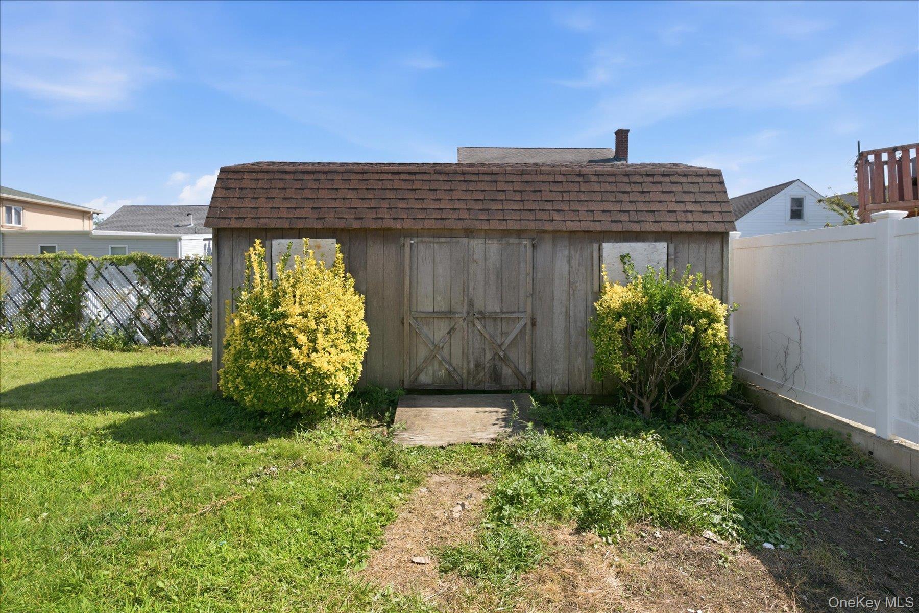 Single Family Garfield Place  Suffolk County, NY 11757, MLS-1048280-36