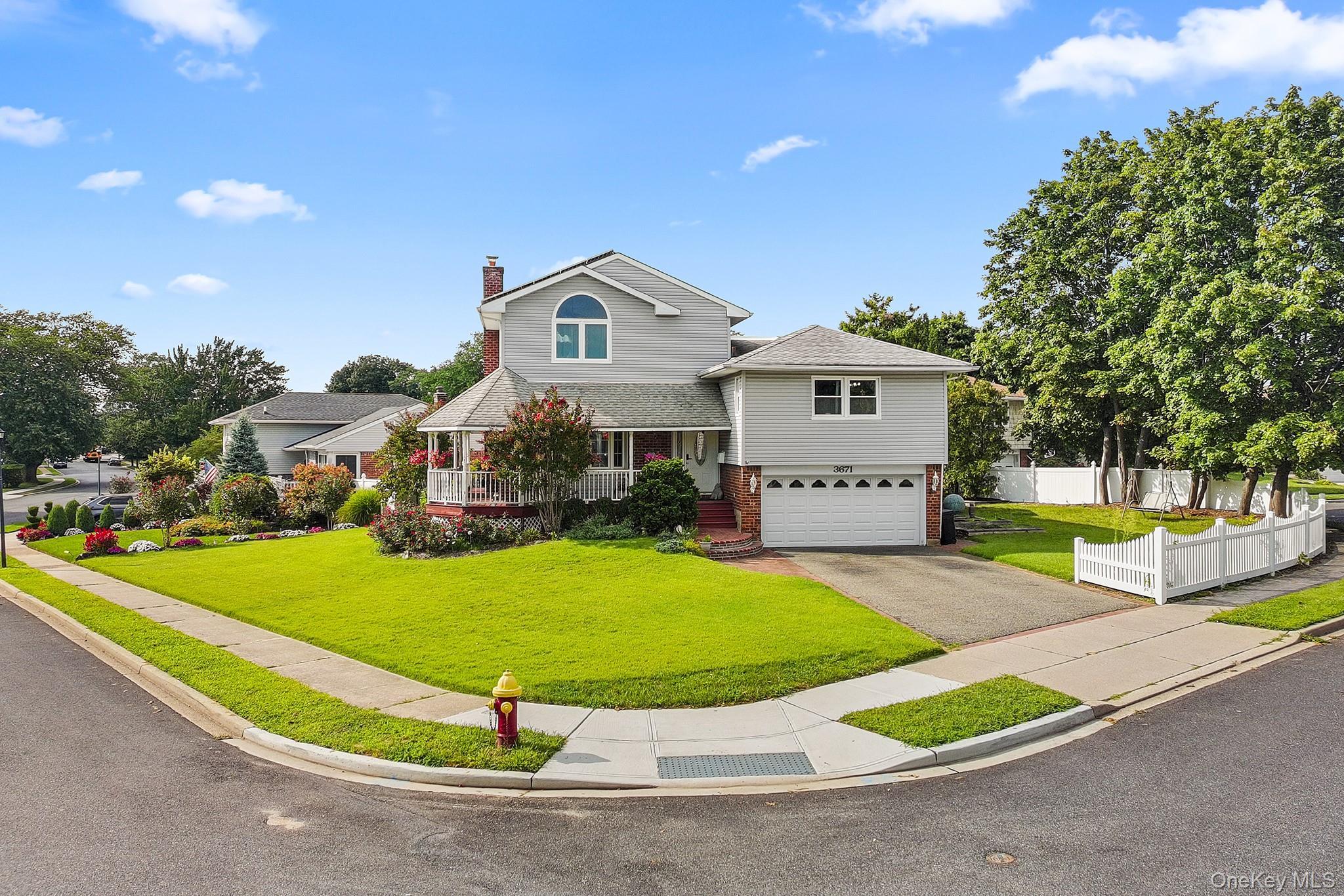 Single Family Adele Court  Nassau County, NY 11793, MLS-1048290-2