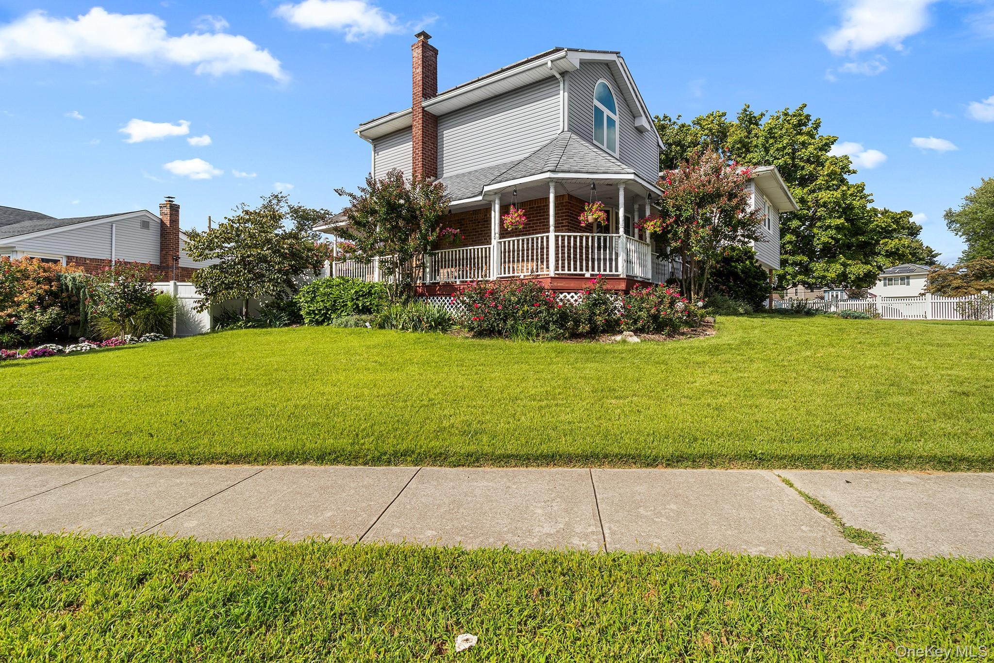 Single Family Adele Court  Nassau County, NY 11793, MLS-1048290-33