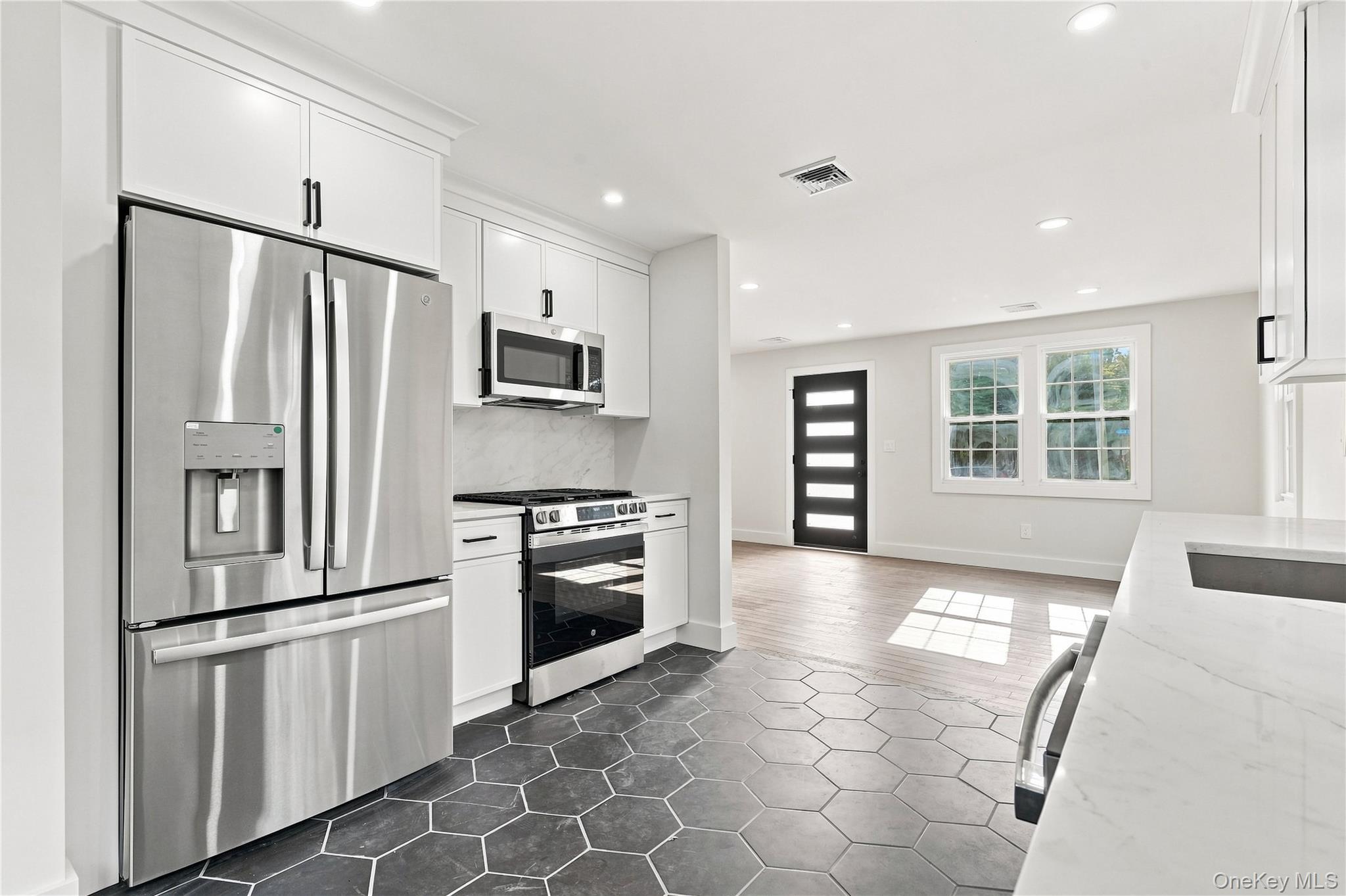 Single Family Campbell Lane  Suffolk County, NY 11730, MLS-1048295-10
