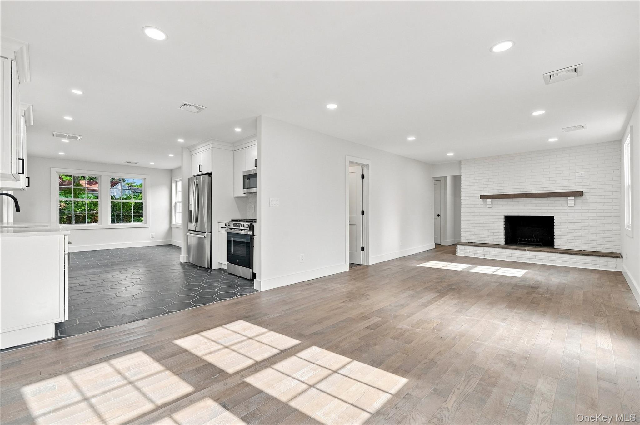 Single Family Campbell Lane  Suffolk County, NY 11730, MLS-1048295-11
