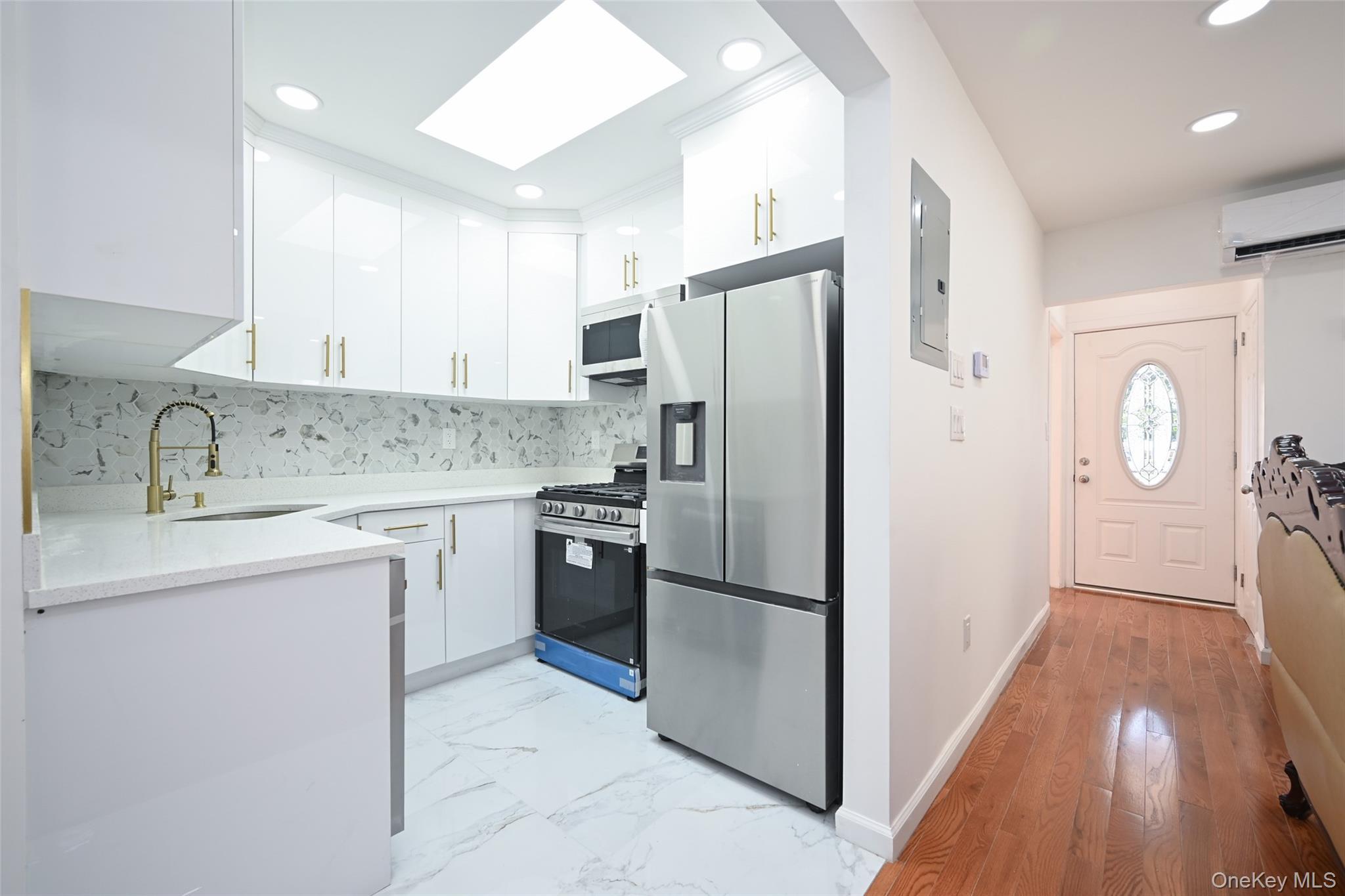 Single Family 199th Street  Queens, NY 11412, MLS-1048313-10