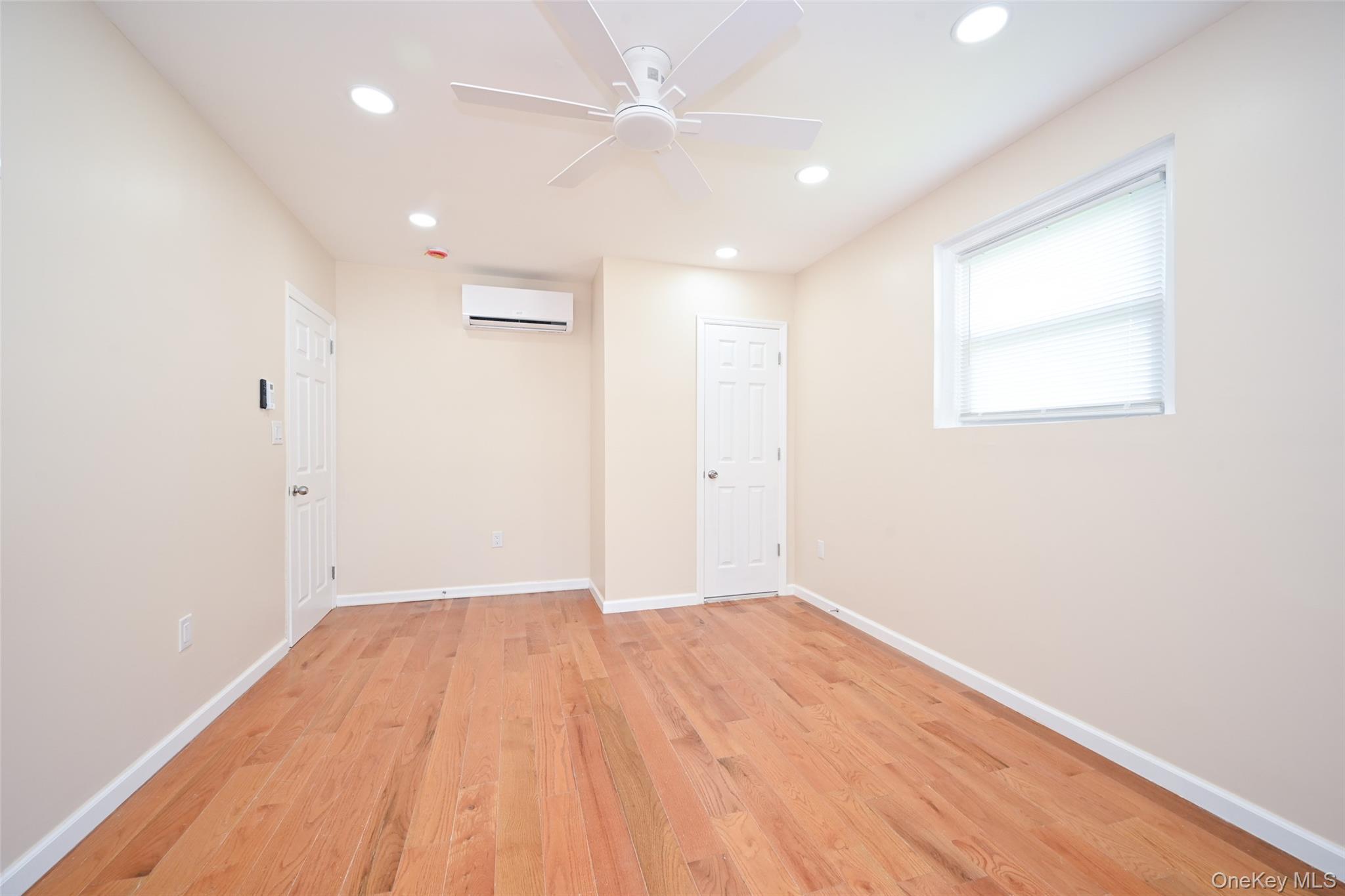 Single Family 199th Street  Queens, NY 11412, MLS-1048313-16