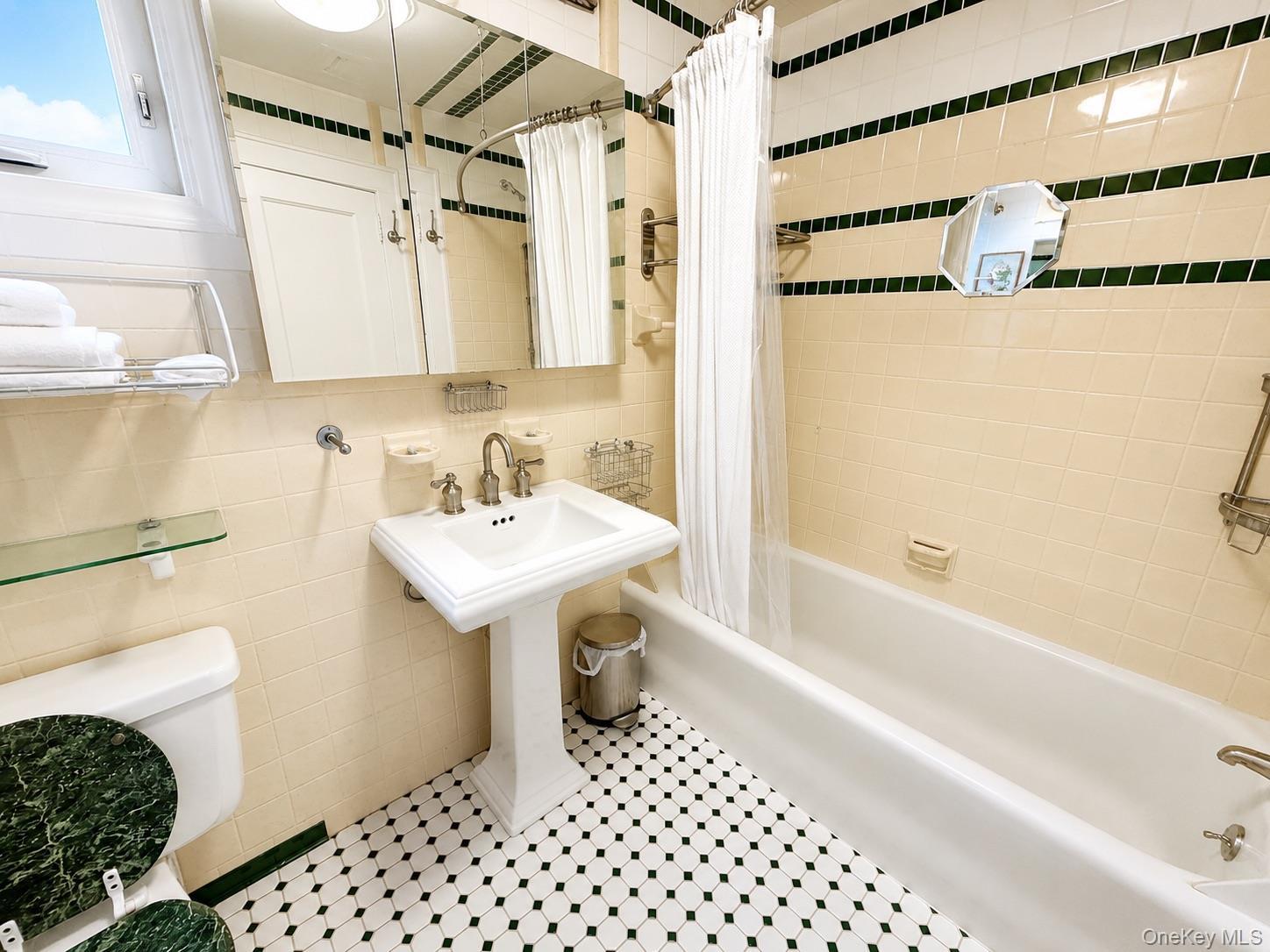 Single Family Cronston Avenue Queens, NY 11694, MLS-1048400-19