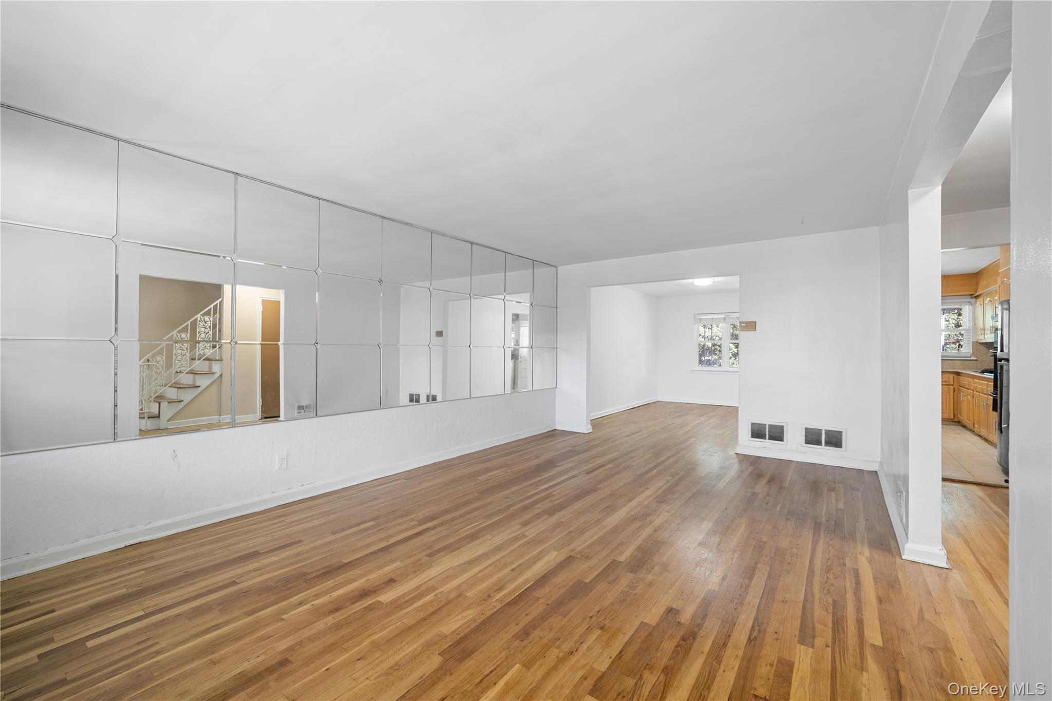 Single Family E 217th Street  Bronx, NY 10469, MLS-1048409-10