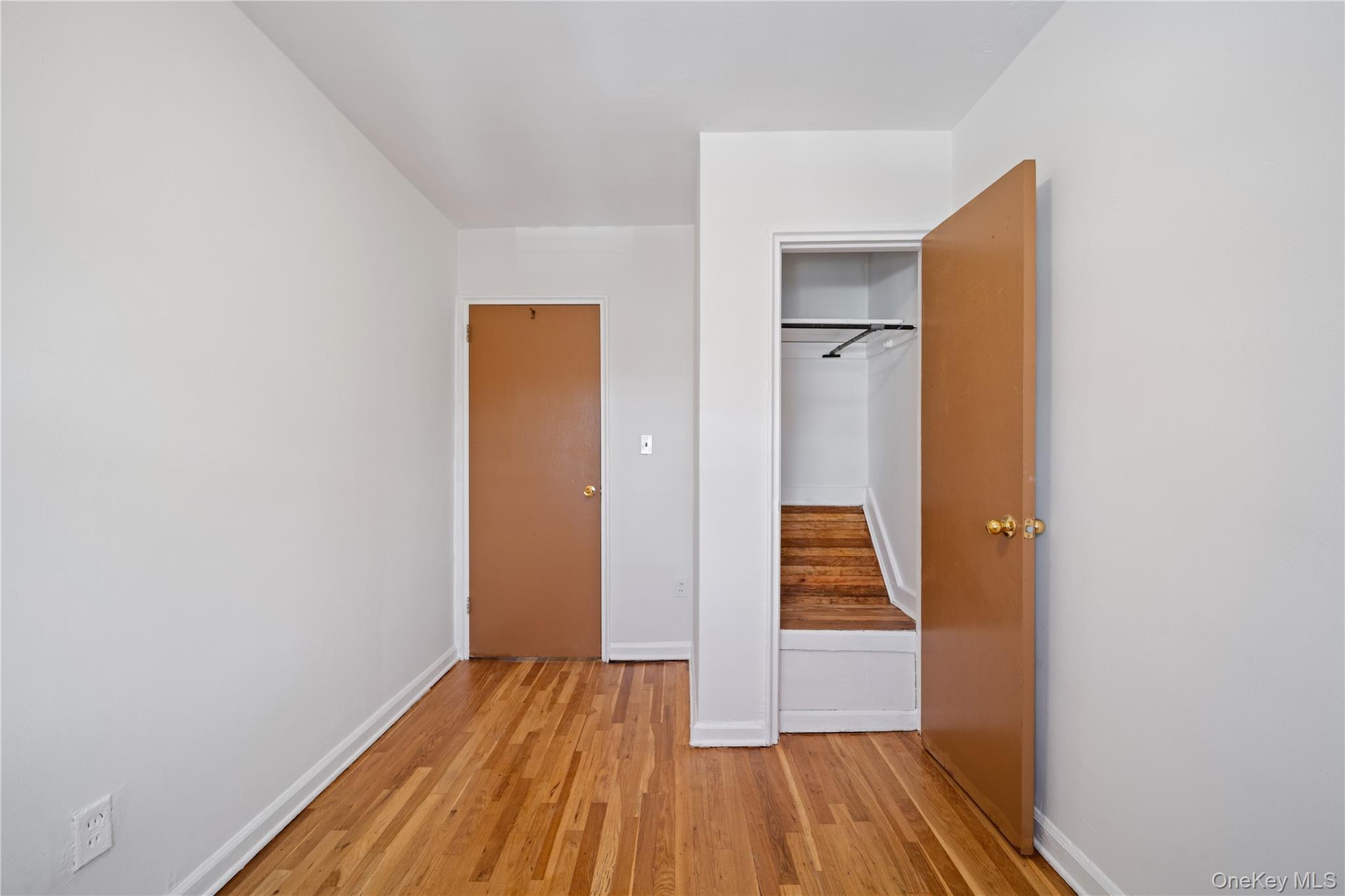 Single Family E 217th Street  Bronx, NY 10469, MLS-1048409-16
