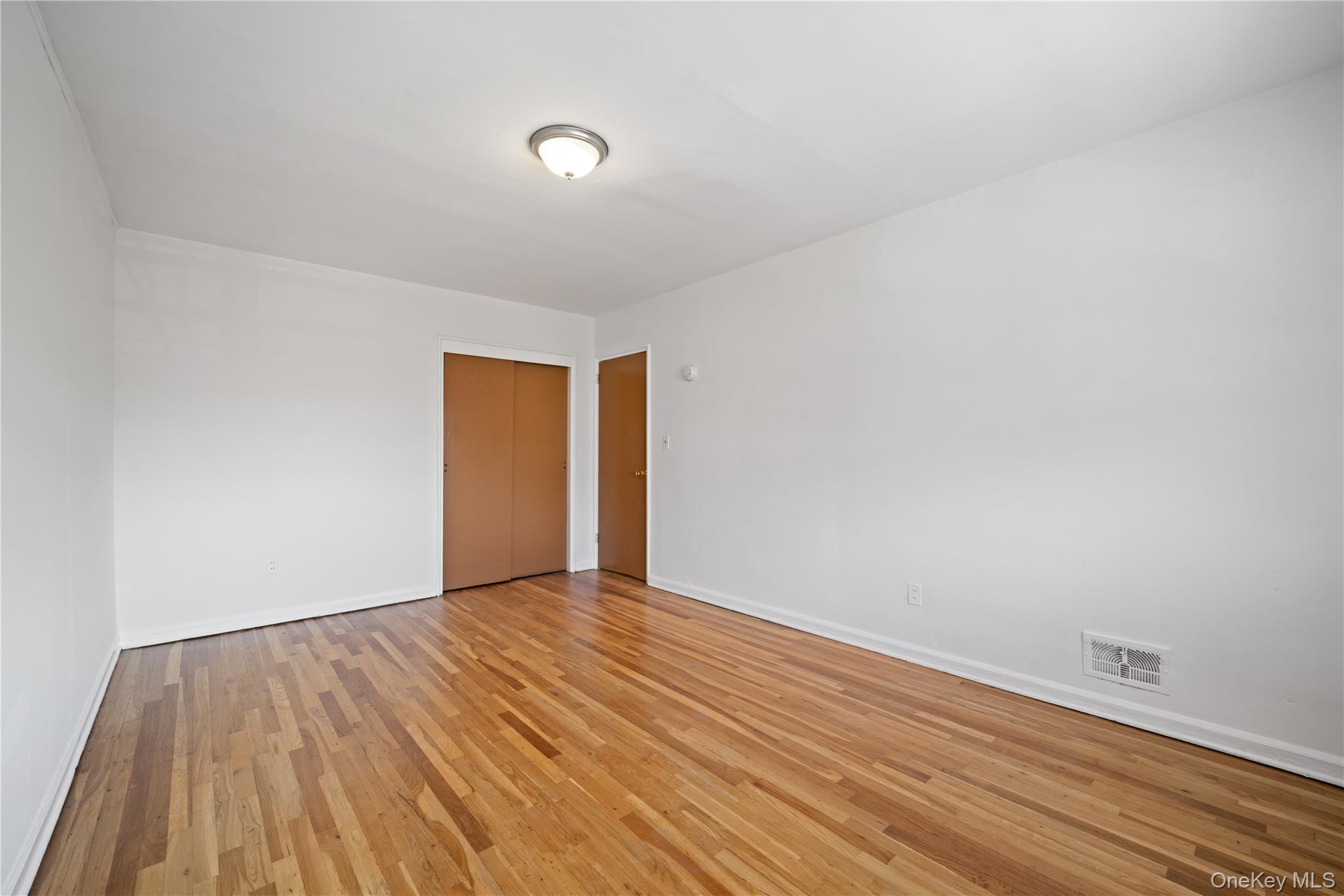 Single Family E 217th Street  Bronx, NY 10469, MLS-1048409-19
