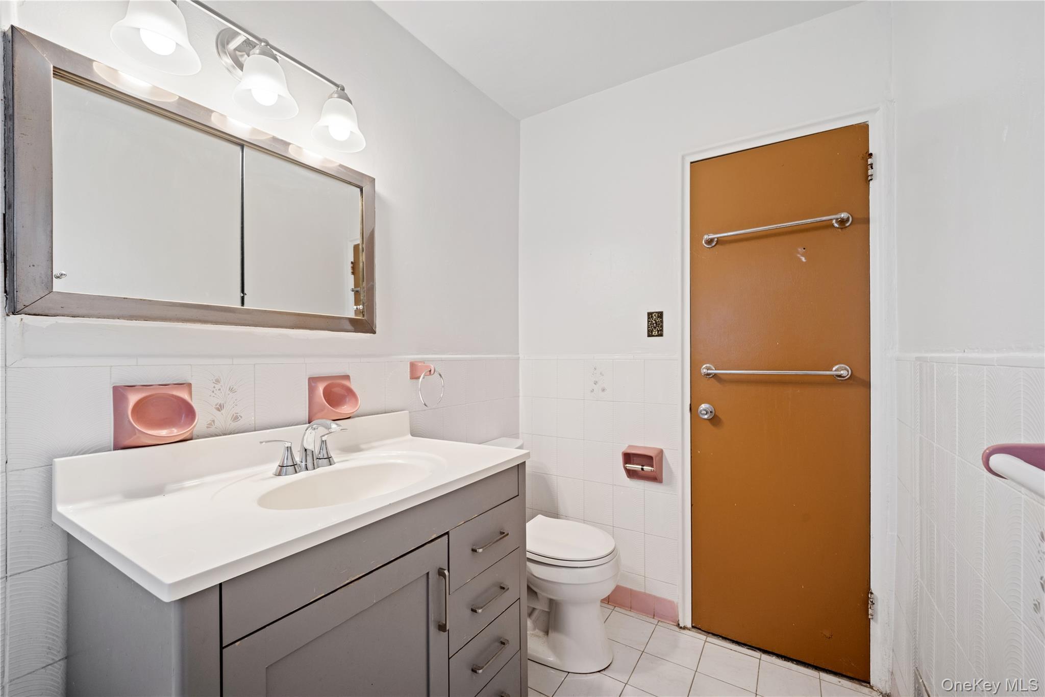 Single Family E 217th Street  Bronx, NY 10469, MLS-1048409-23