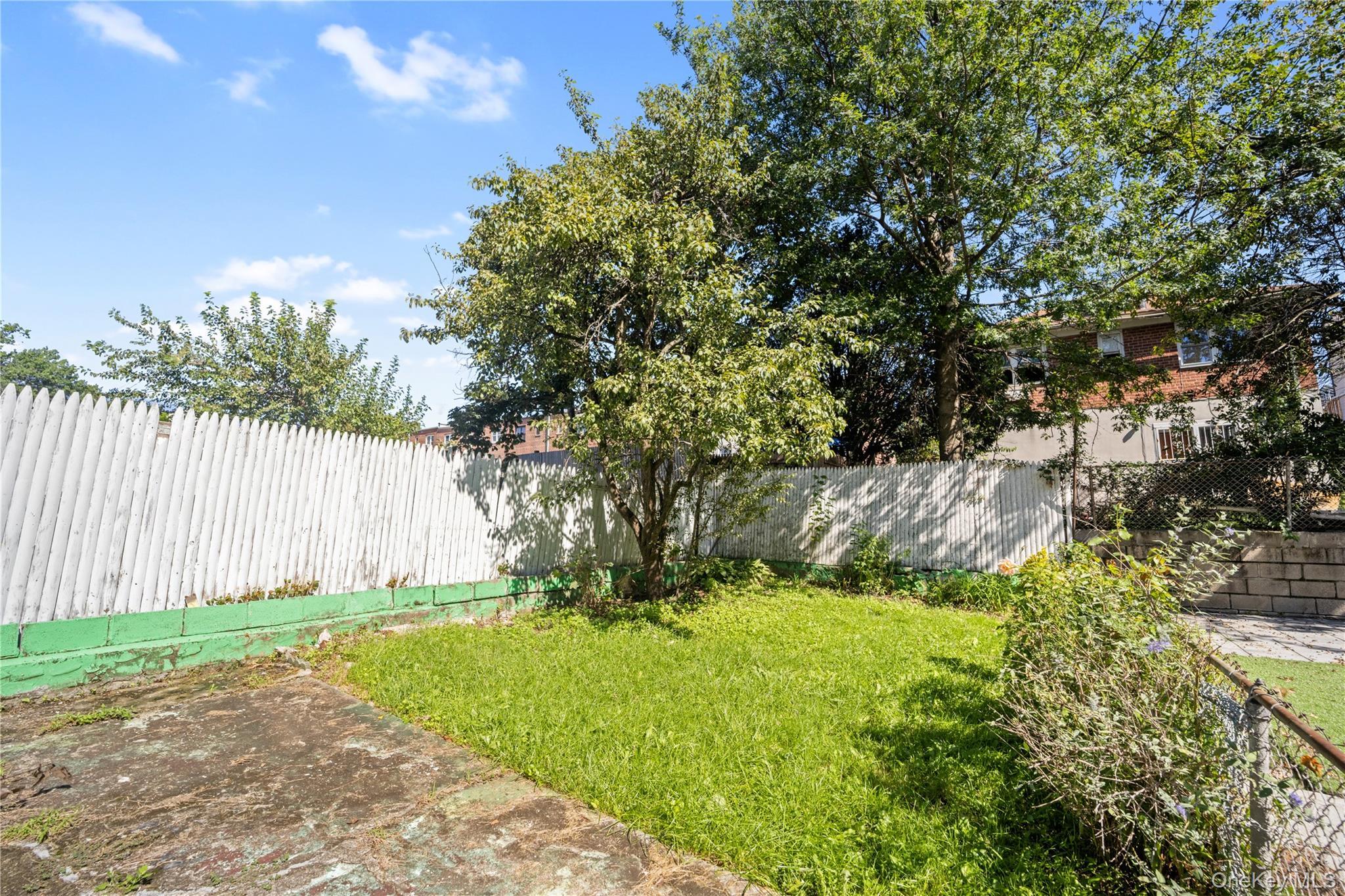 Single Family E 217th Street  Bronx, NY 10469, MLS-1048409-4