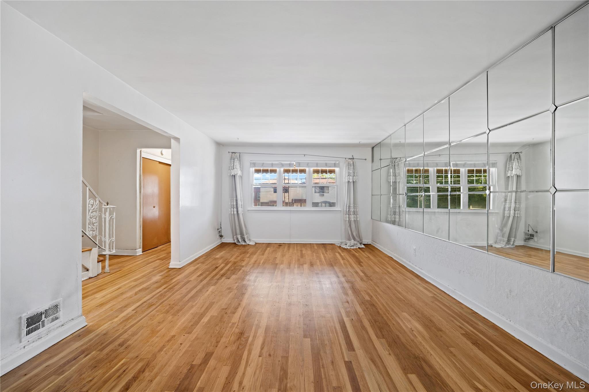 Single Family E 217th Street  Bronx, NY 10469, MLS-1048409-9