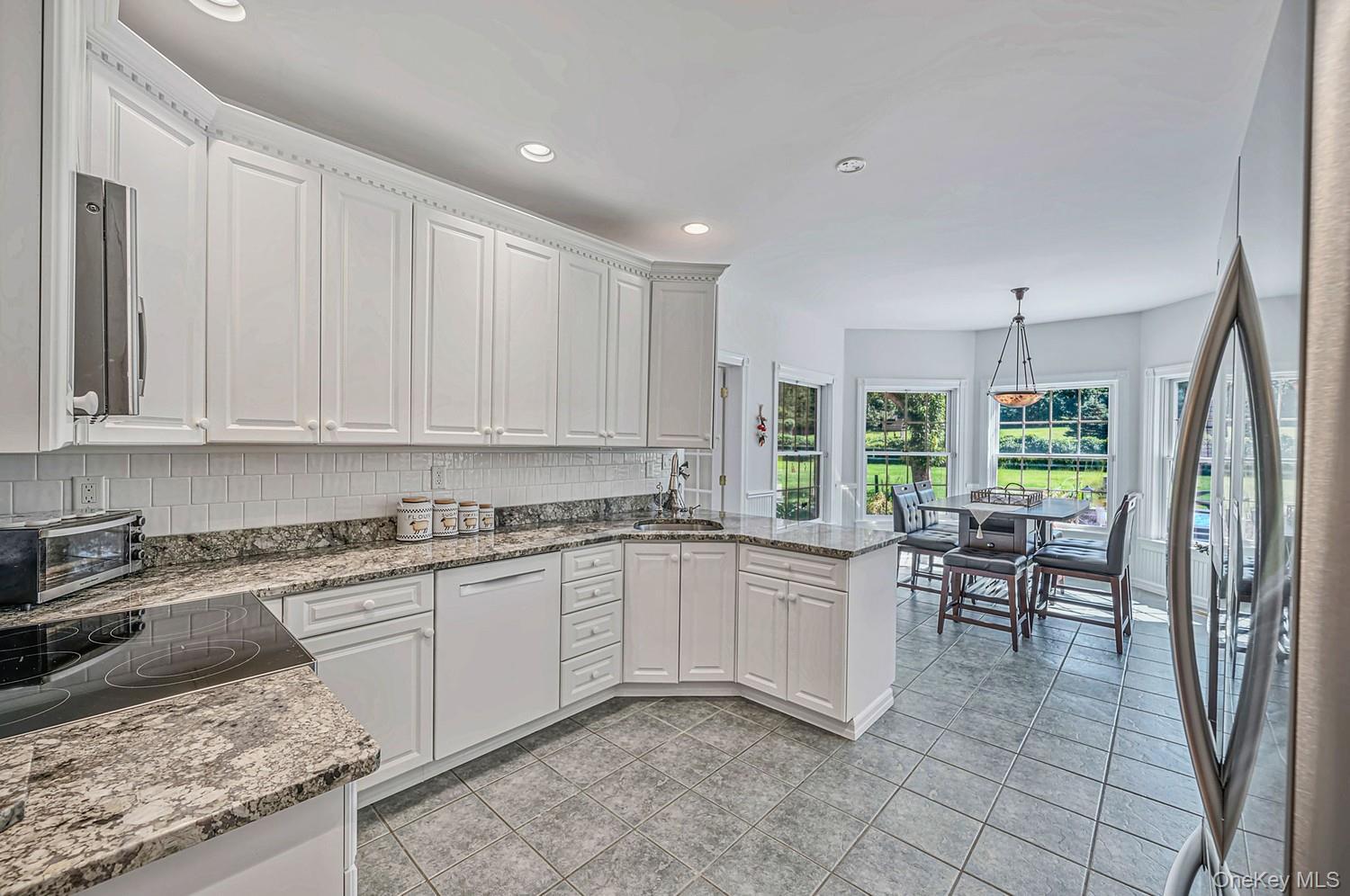 Single Family Holly Lane Suffolk County, NY 11780, MLS-1048497-10