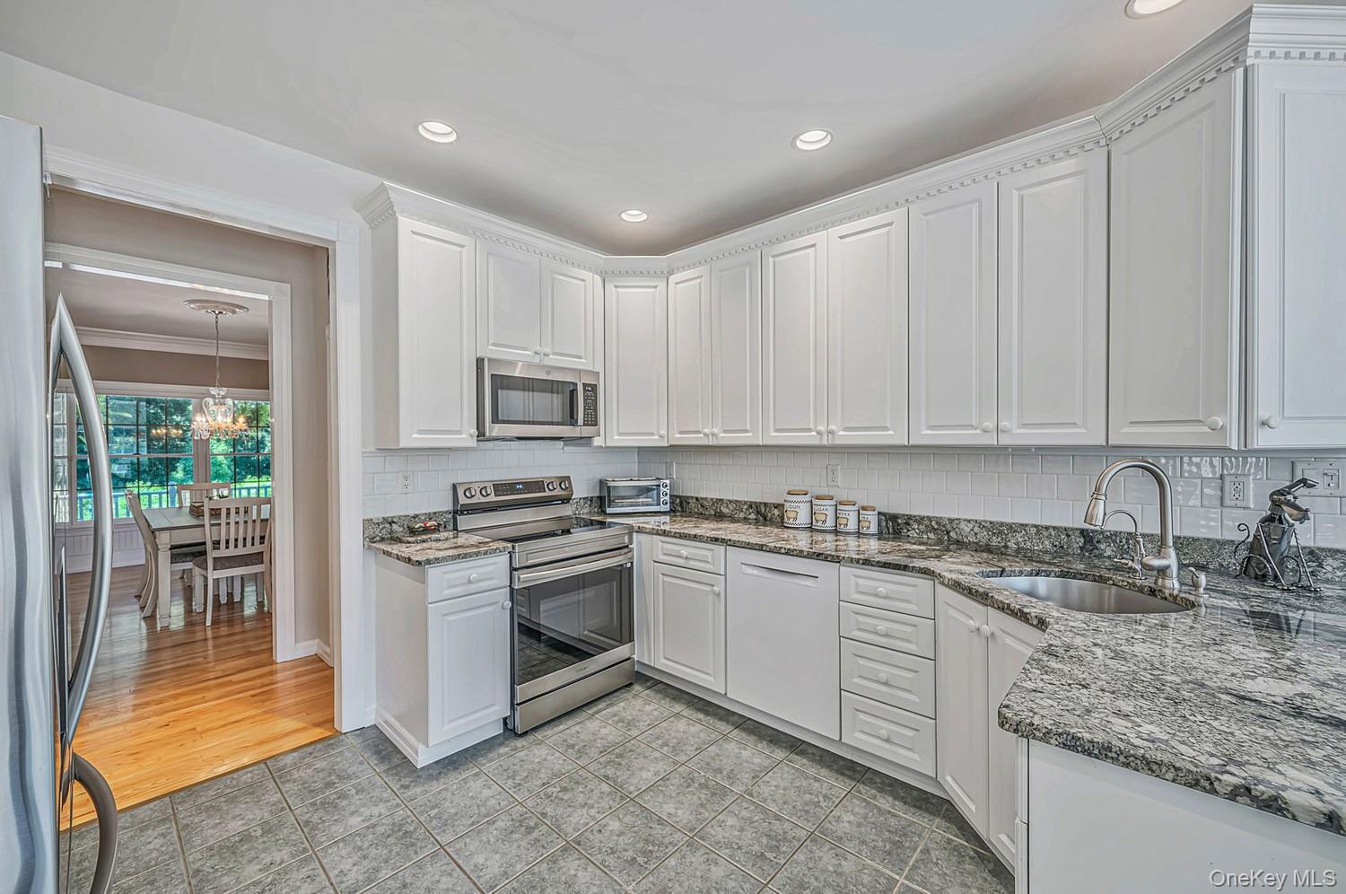 Single Family Holly Lane Suffolk County, NY 11780, MLS-1048497-11