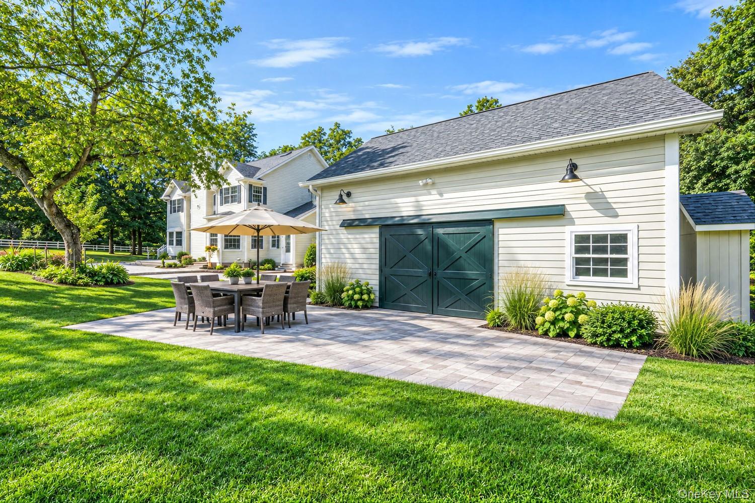 Single Family Holly Lane Suffolk County, NY 11780, MLS-1048497-33