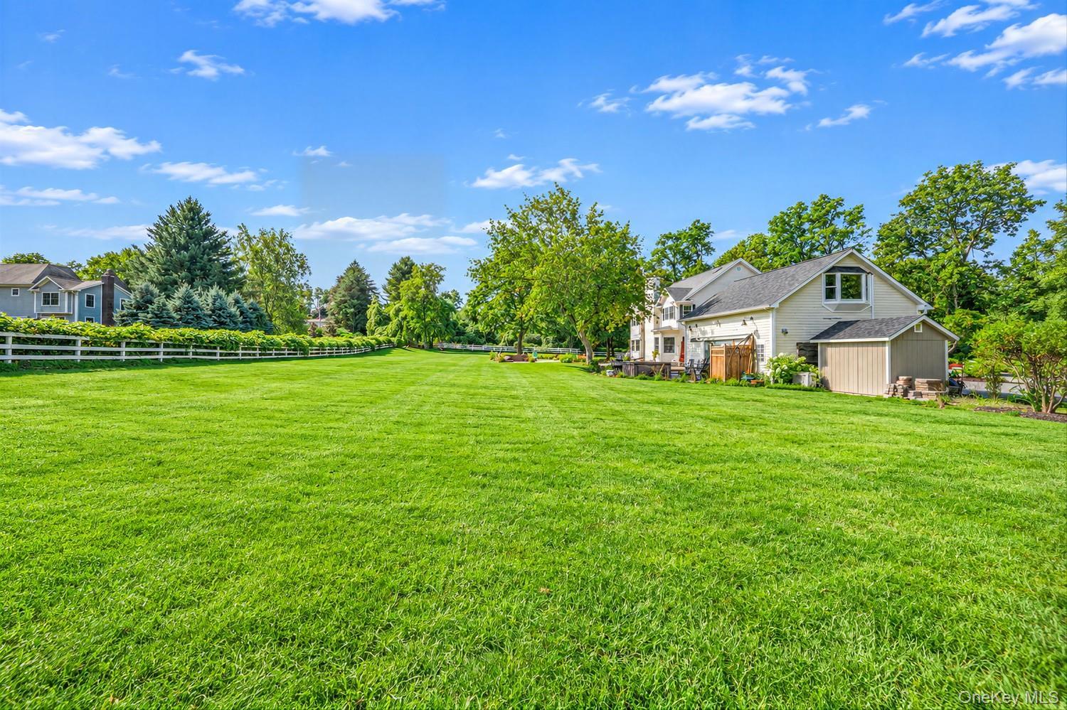 Single Family Holly Lane Suffolk County, NY 11780, MLS-1048497-42